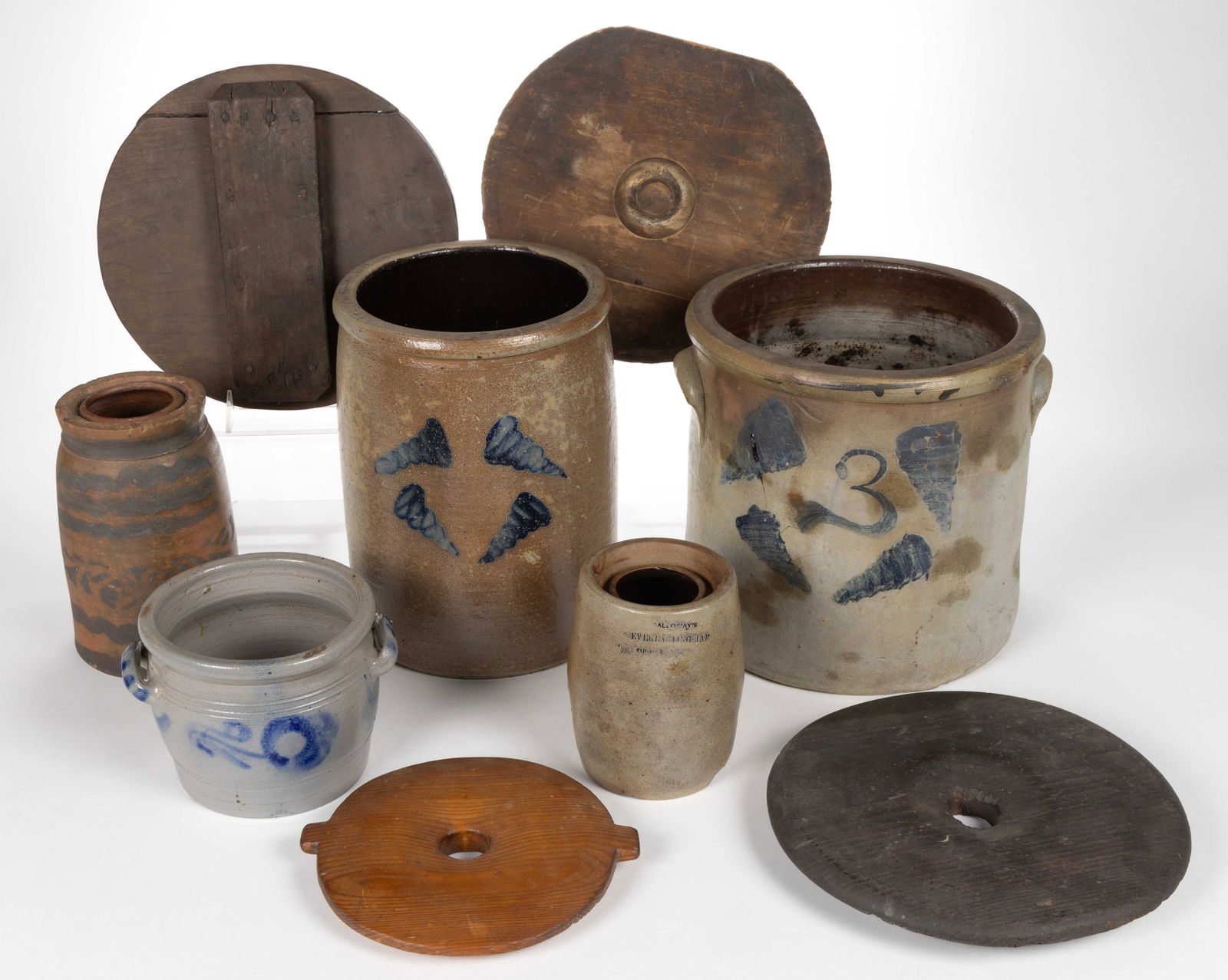 ASSORTED DECORATED STONEWARE AND OTHER RELATED ARTICLES, LOT OF NINE (1 of 6)