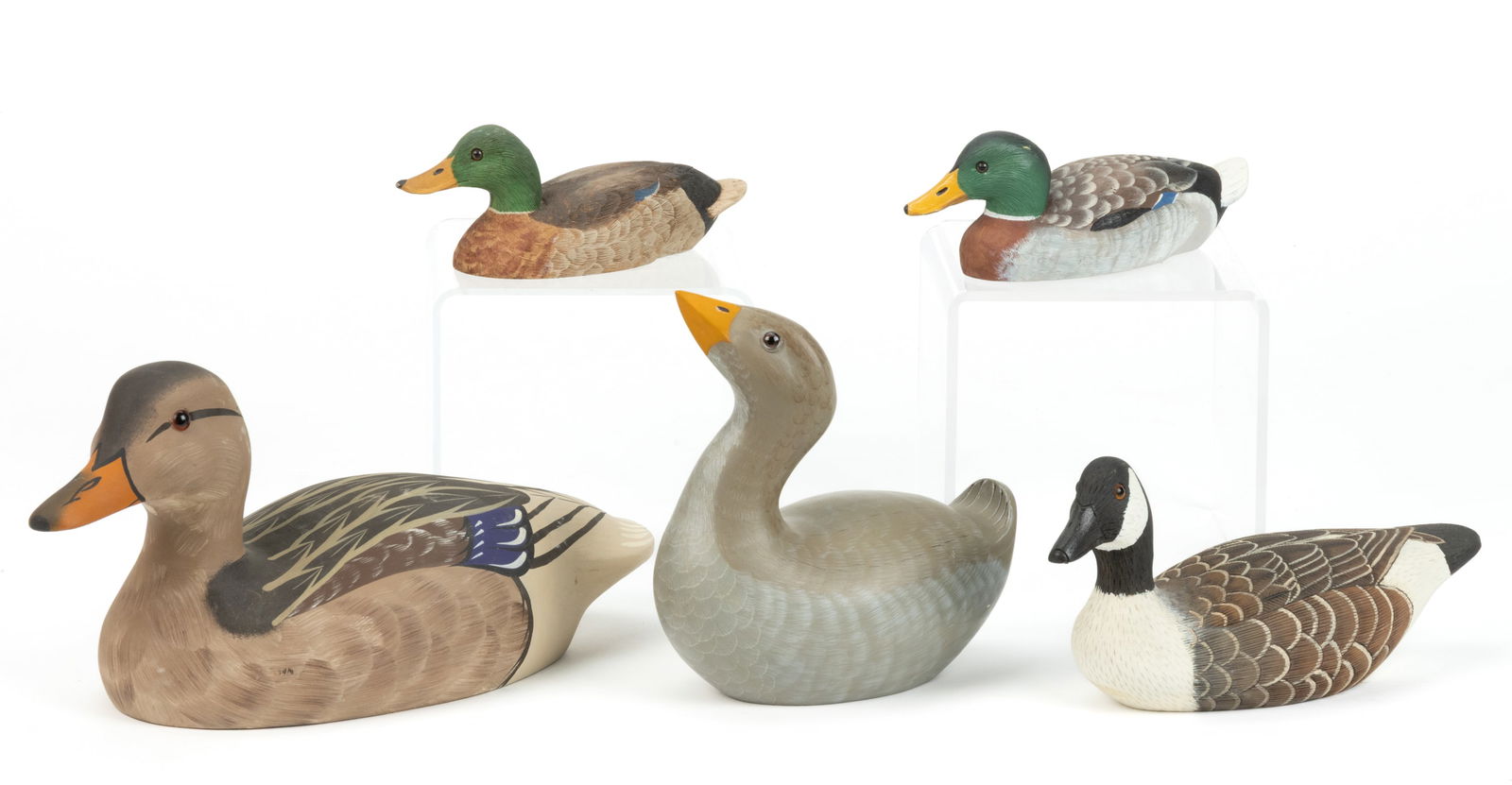 AMERICAN FOLK ART CARVED AND PAINTED DUCK DECOYS / FIGURINES, LOT OF FIVE (1 of 4)