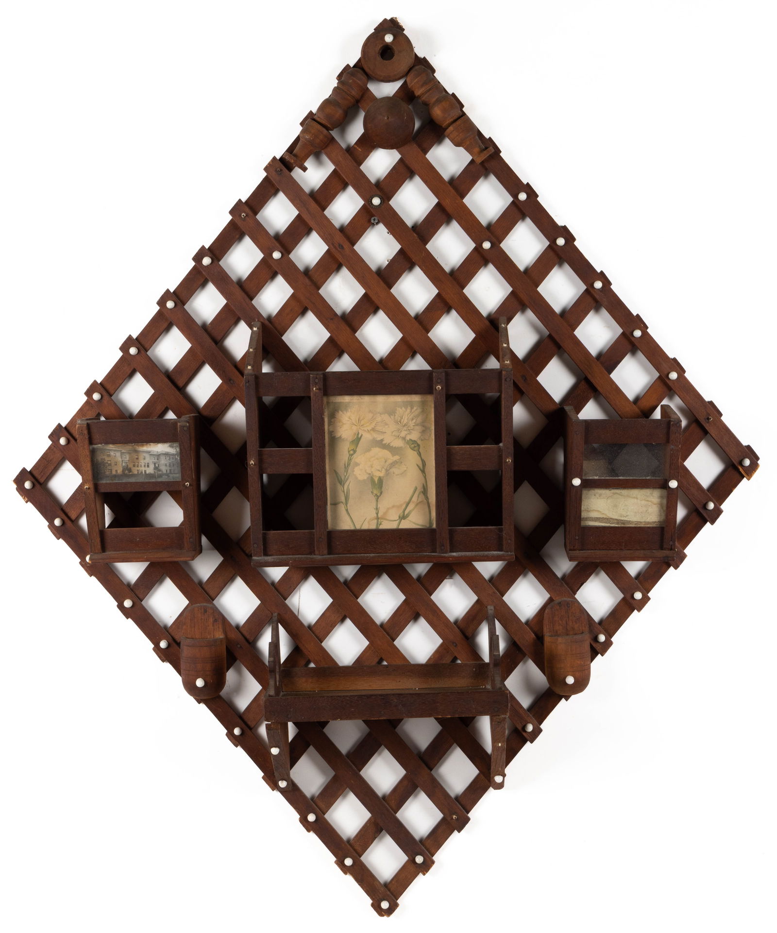 AMERICAN FOLK / TRAMP ART OVERSIZED WALL-POCKET / FRAME (1 of 1)