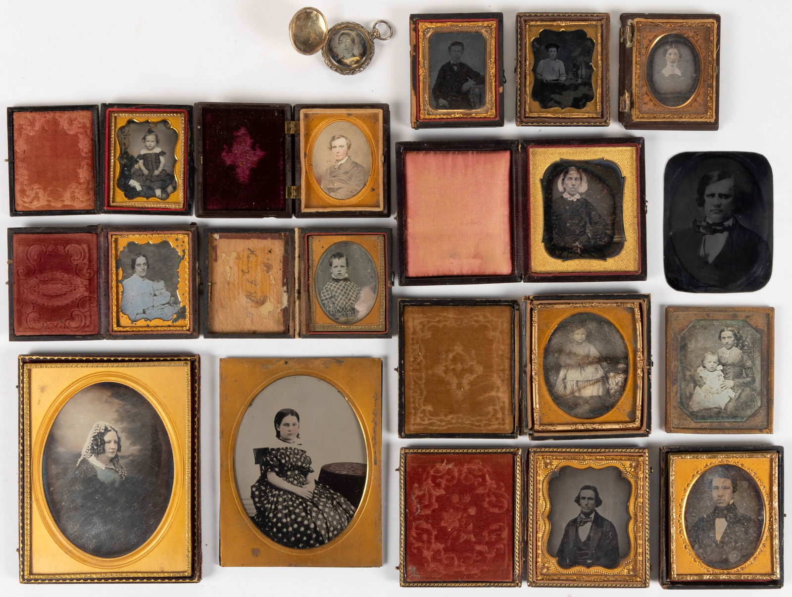 ASSORTED ANTIQUE PHOTOGRAPHIC IMAGES, LOT OF 16 (1 of 4)