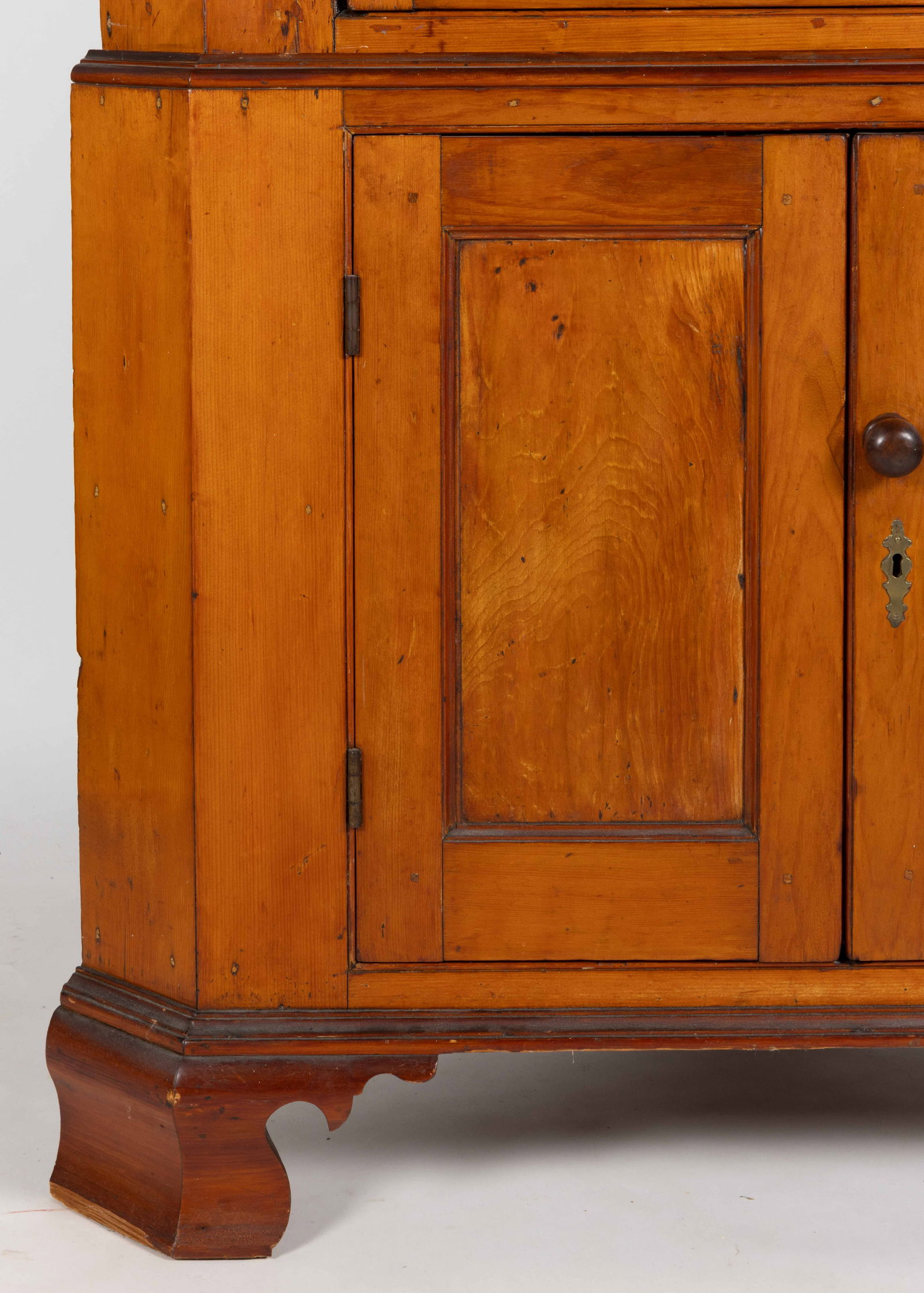 MID-ATLANTIC PINE CORNER CUPBOARD - 3