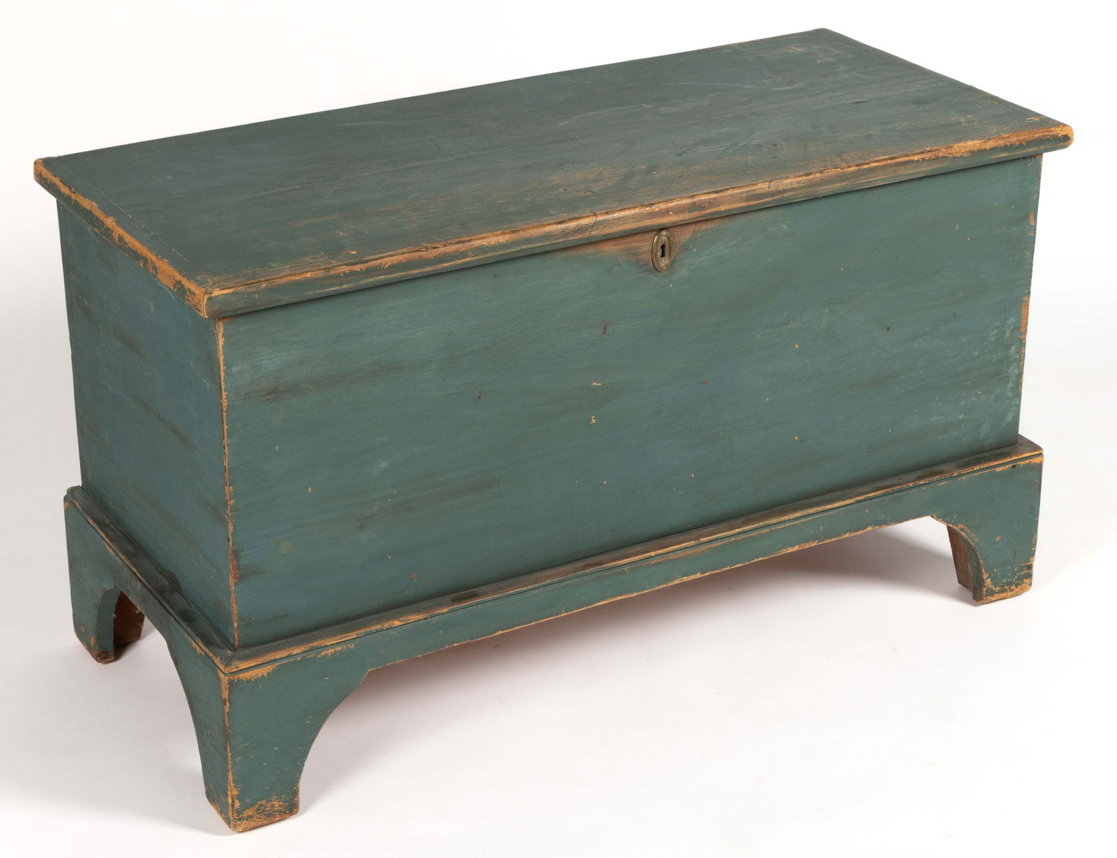 NEW ENGLAND PAINTED PINE BLANKET CHEST (1 of 7)