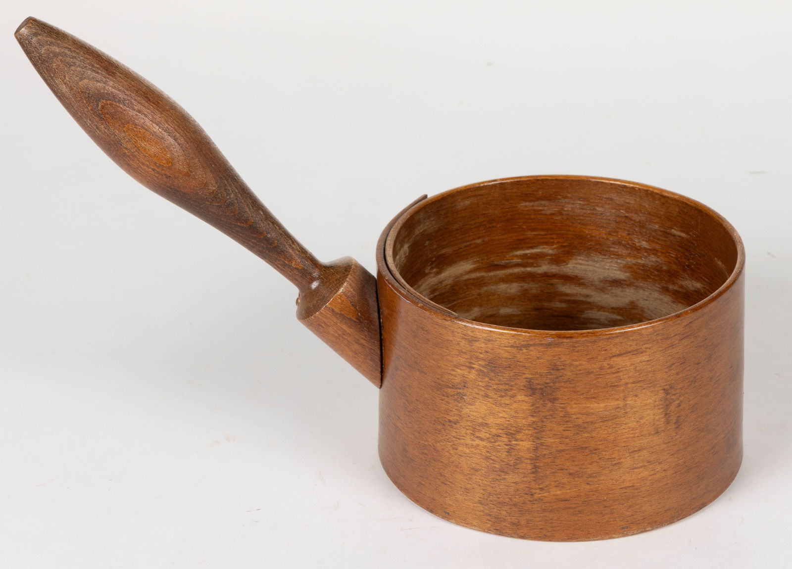 SHAKER-STYLE TREEN HANDLED MEASURE - 3