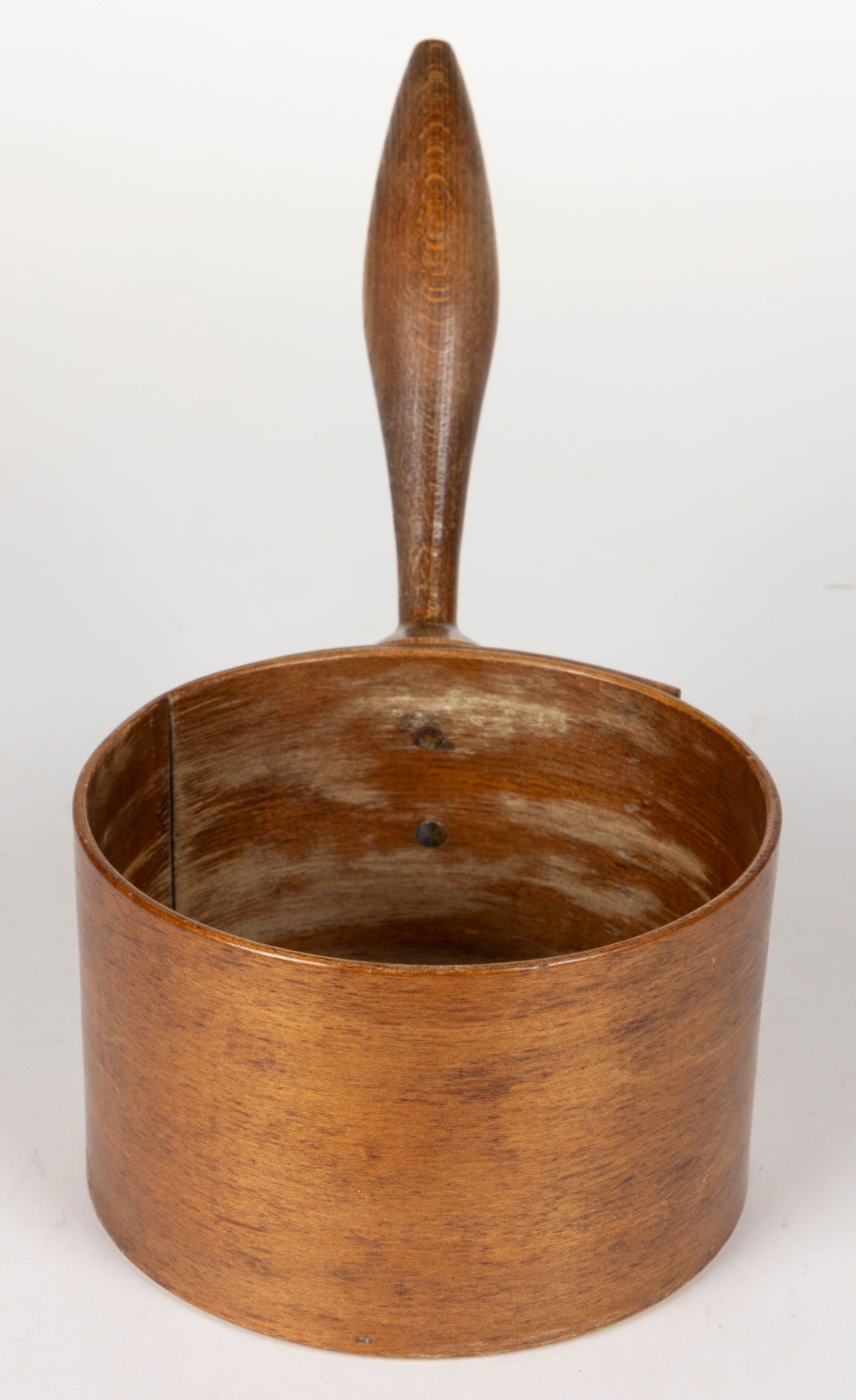 SHAKER-STYLE TREEN HANDLED MEASURE - 4