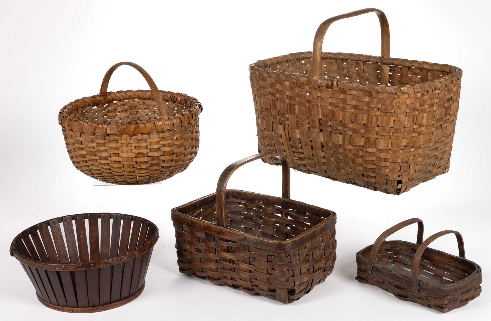 AMERICAN STAVE-TYPE WOVEN-SPLINT BASKETS, LOT OF FIVE (1 of 4)
