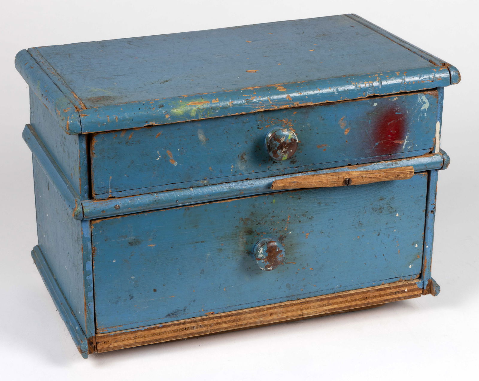 MID-ATLANTIC PAINTED PINE DIMINUTIVE WORK CHEST (1 of 5)