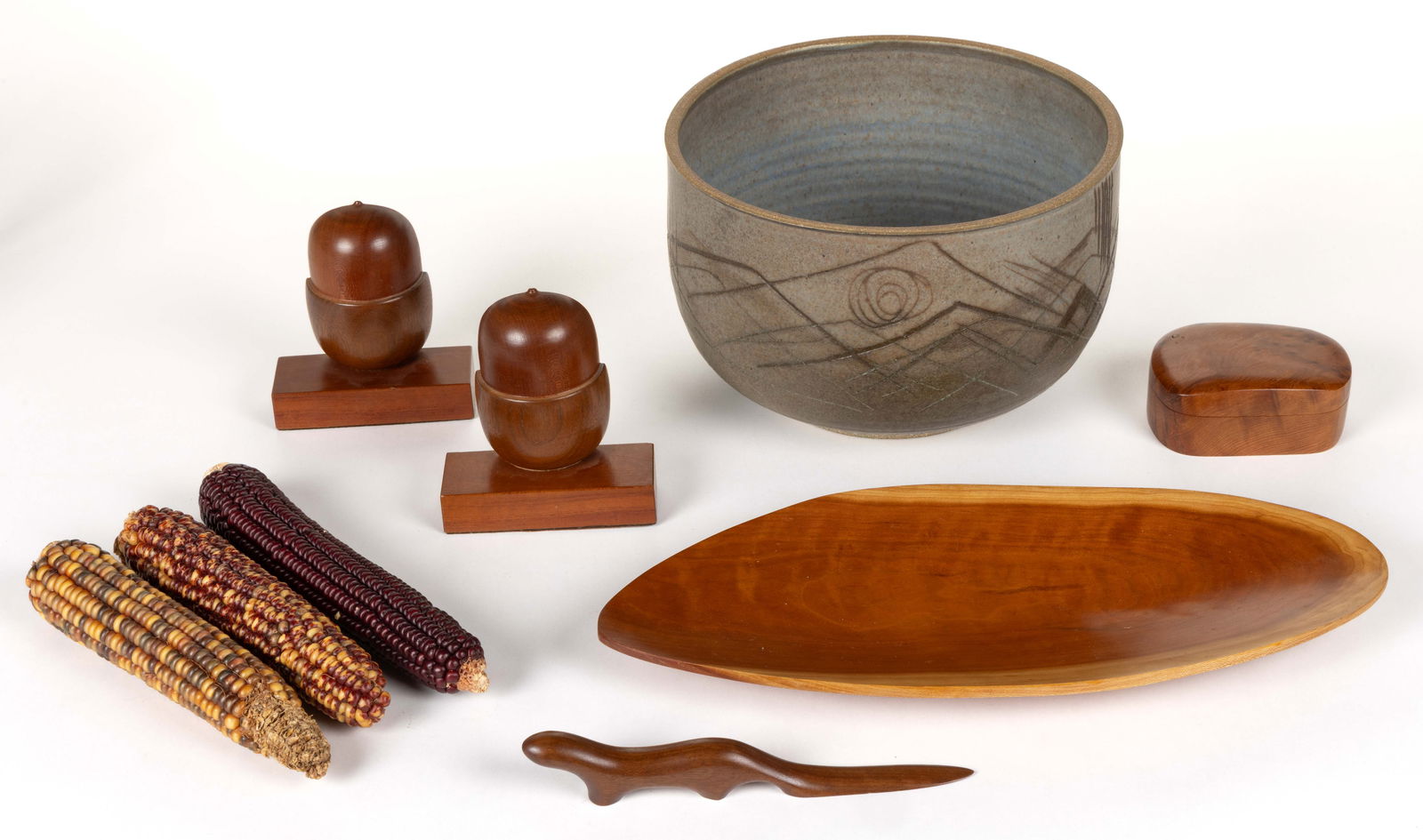 ASSORTED DECORATIVE ARTICLES, LOT OF NINE (1 of 1)