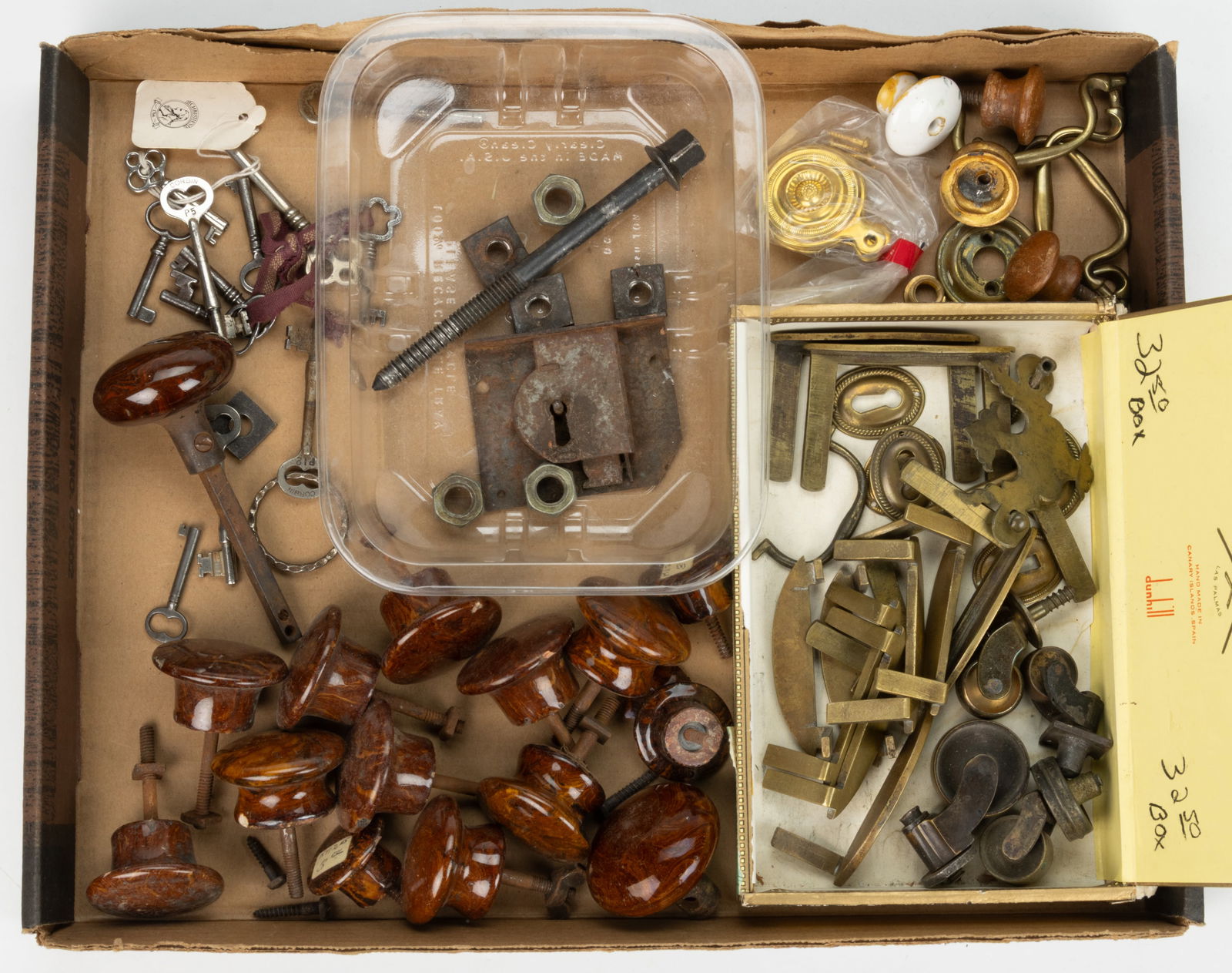 ASSORTED CERAMIC, BRASS, AND METAL HARDWARE, UNCOUNTED LOT (1 of 1)