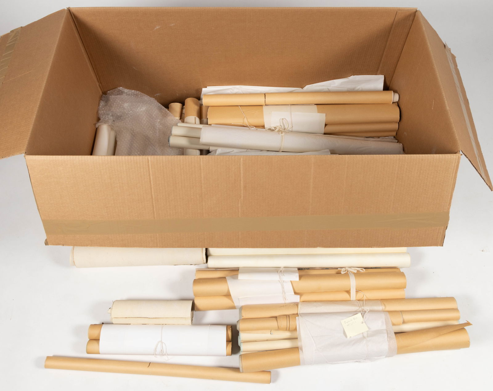 ASSORTED VINTAGE AND ANTIQUE WALLPAPER SAMPLES / PARTIAL ROLLS, LARGE UNCOUNTED LOT (1 of 2)