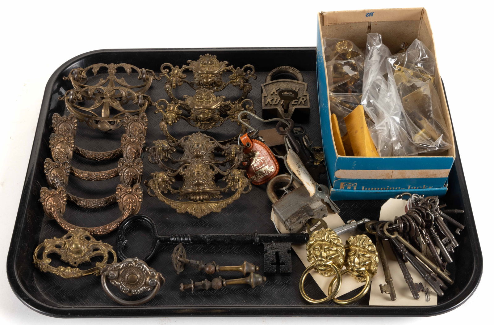 ASSORTED KEYS AND FURNITURE HARDWARE ARTICLES, UNCOUNTED LOT (1 of 1)