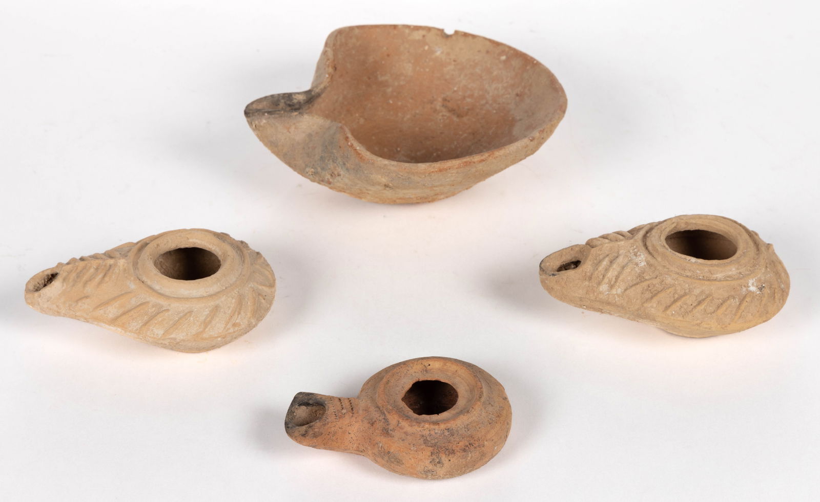 ANCIENT MIDDLE EASTERN / ROMAN POTTERY / TERRACOTTA OIL LAMPS, LOT OF FOUR (1 of 3)