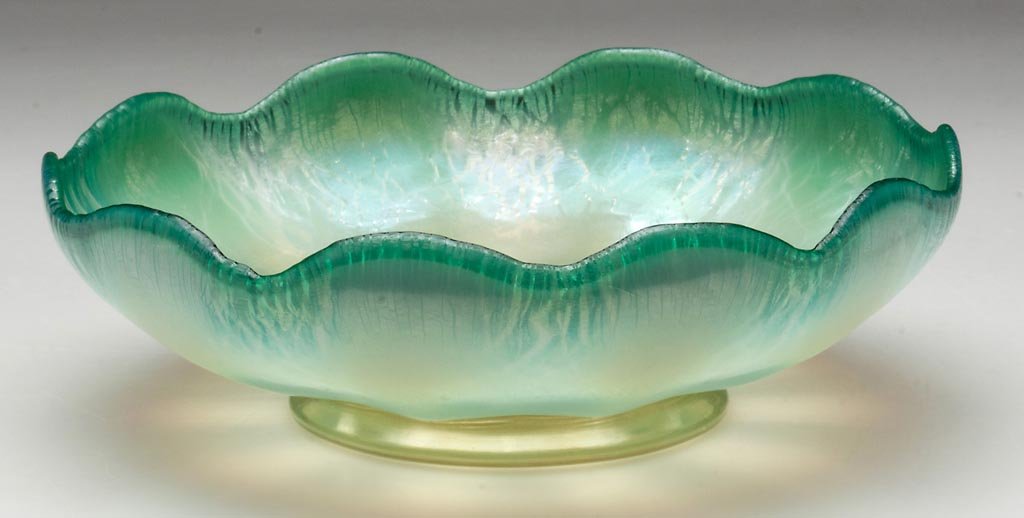 TIFFANY PASTEL FAVRILE RIB-OPTIC BOWL: TIFFANY PASTEL FAVRILE RIB-OPTIC BOWL, shaded green with opalescence, ten-scallop rim, applied solid foot signed "L.C.T. Favrile 1278" around the polished pontil mark, with original gold and green foi