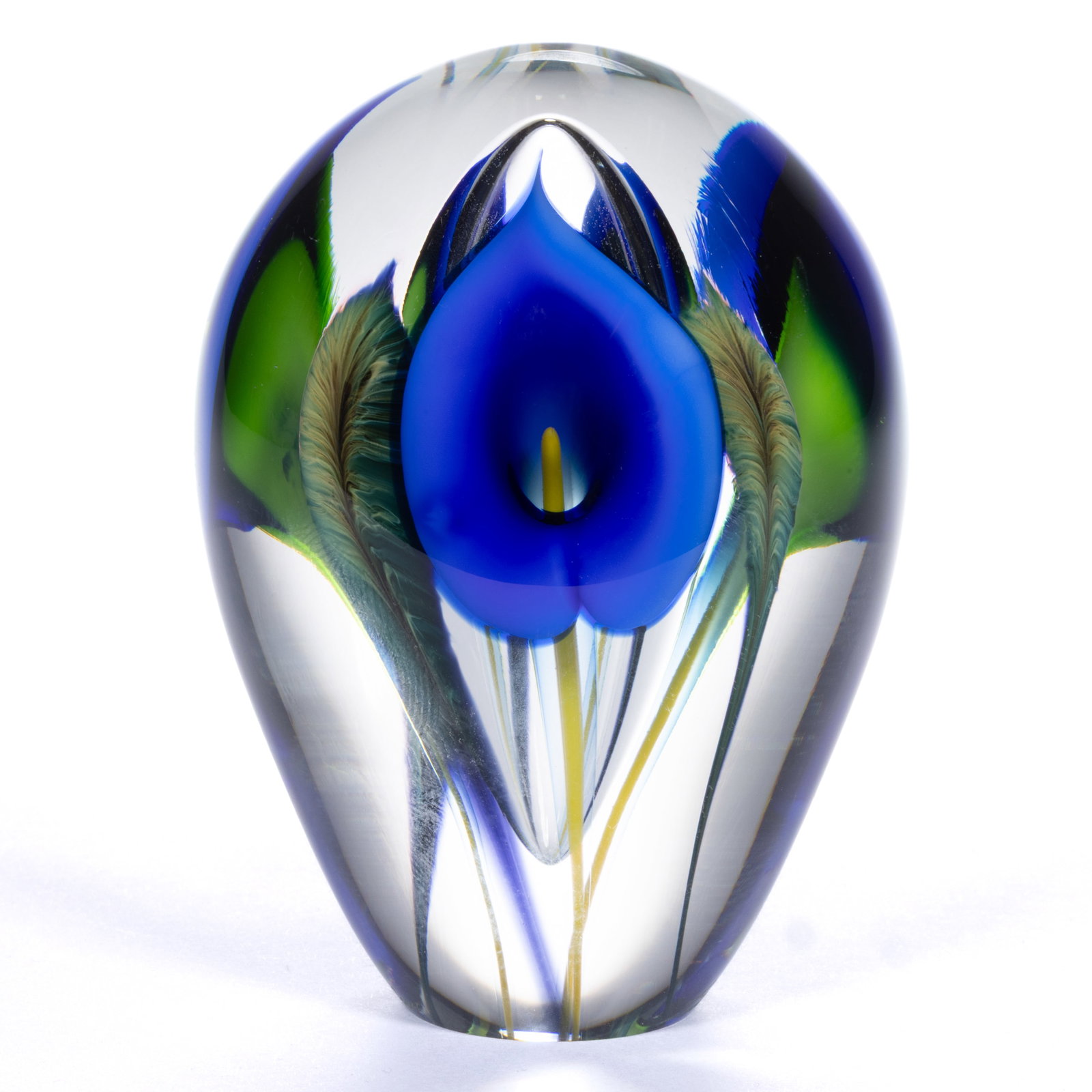 SCOTT BEYERS (AMERICAN, XX/XXI) CALLA LILIES LAMPWORK STUDIO ART GLASS UPRIGHT PAPERWEIGHT (1 of 3)