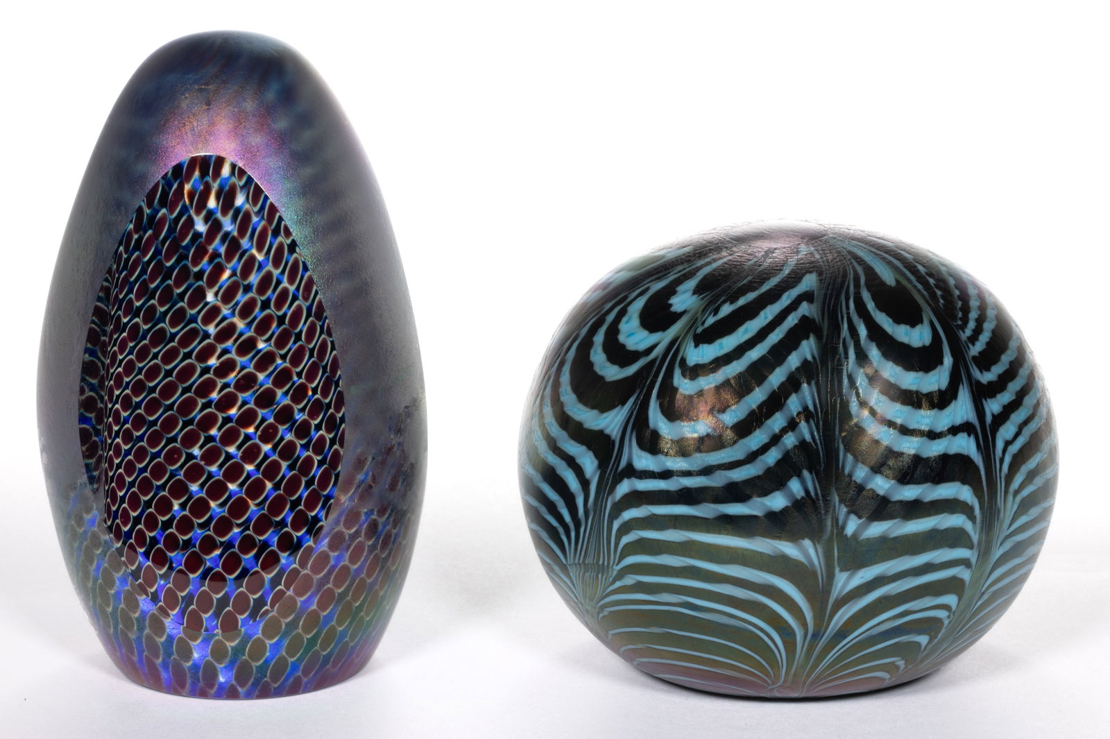 ZELLIQUE STUDIOS IRIDESCENT ART GLASS PAPERWEIGHTS, LOT OF TWO (1 of 3)
