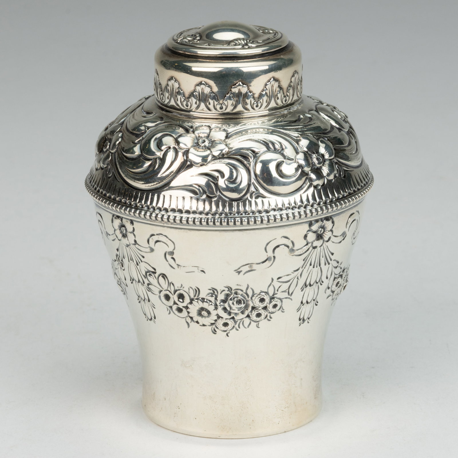 WHITING MFG. CO. REPOUSSE STERLING SILVER TEA CADDY (1 of 2)