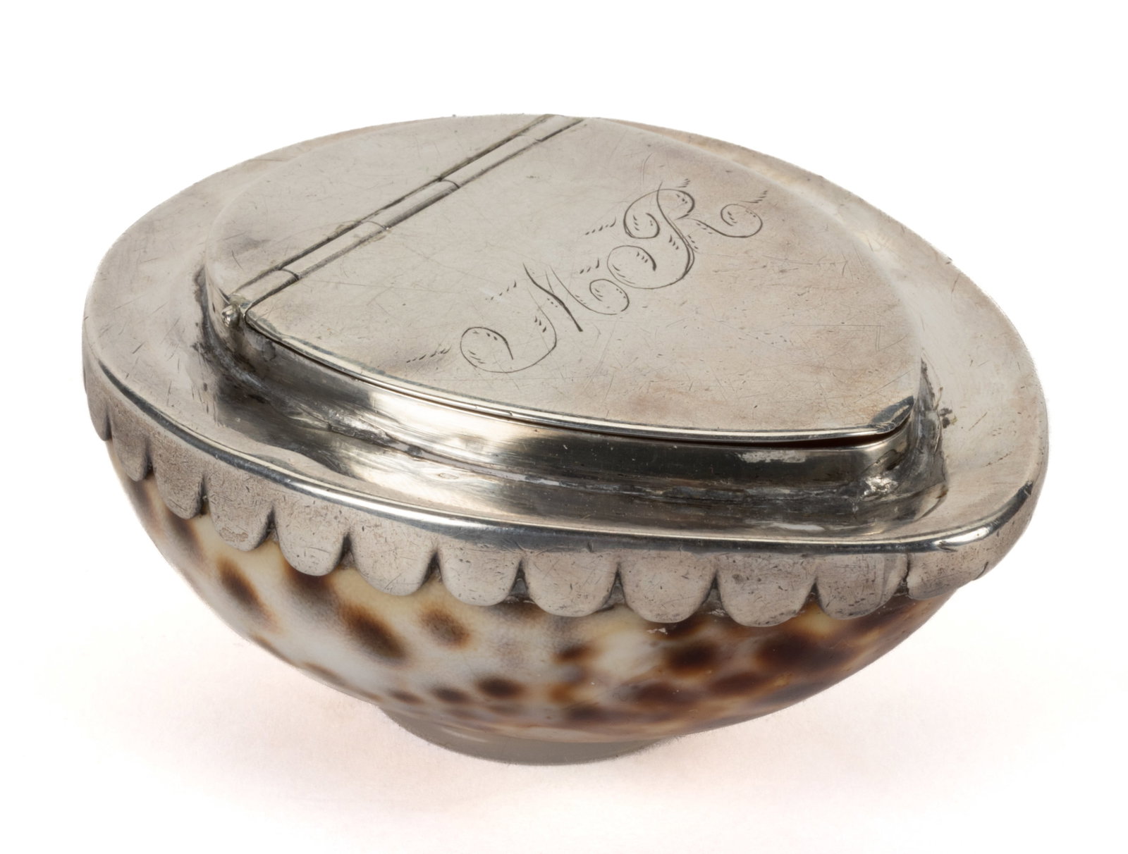 PROBABLY BRITISH GEORGIAN SILVER-MOUNTED COWRIE SHELL SNUFF BOX (1 of 3)