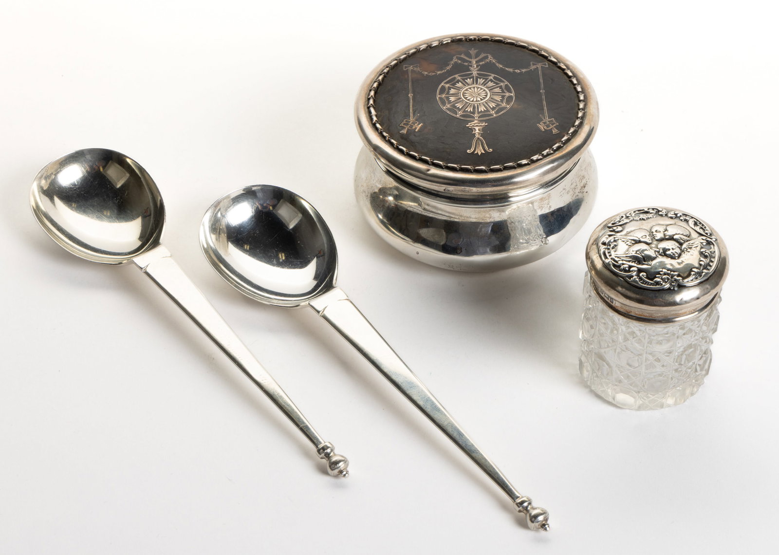 ENGLISH EDWARDIAN STERLING SILVER ARTICLES, LOT OF FOUR: ENGLISH EDWARDIAN STERLING SILVER ARTICLES, LOT OF FOUR, comprising a dresser box by William Comyns & Sons of London with 1906 date mark, round form having an inlaid tortoise shell cover featuring
