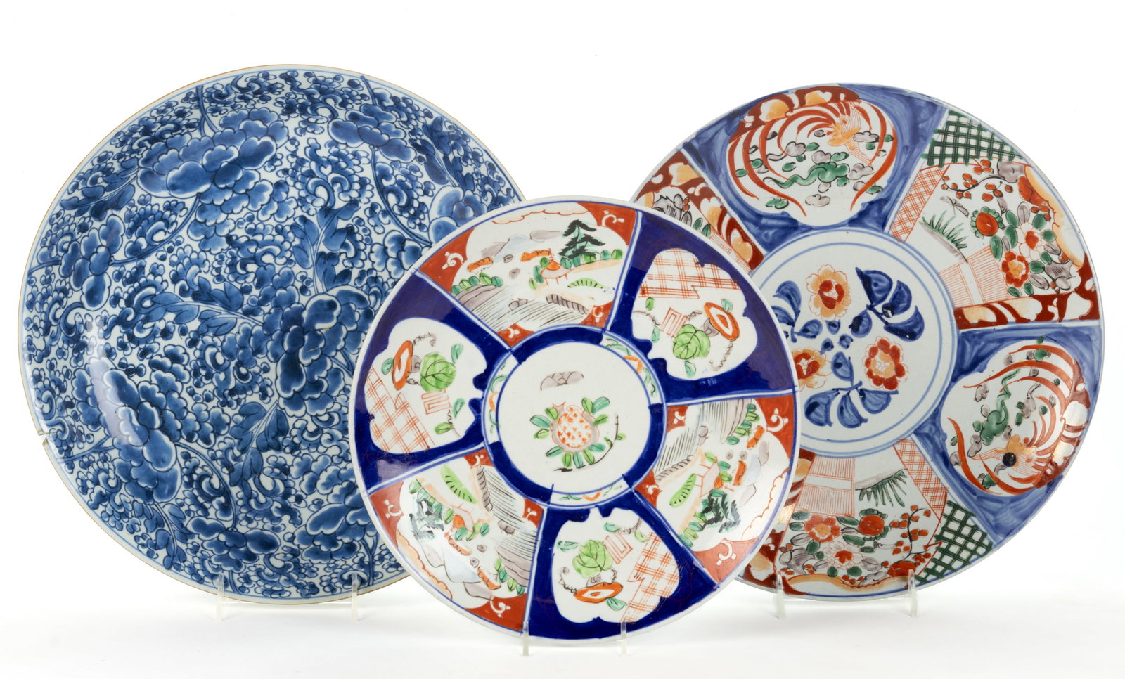 JAPANESE MEIJI / TAISHO-PERIOD IMARI PORCELAIN CHARGERS, LOT OF TWO (1 of 7)