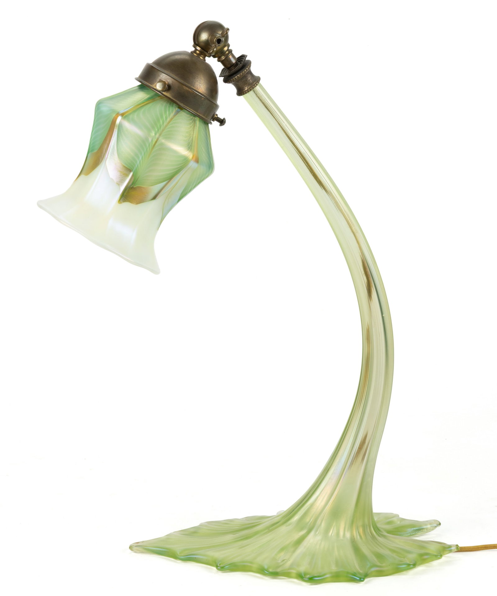 QUEZAL SIGNED PULLED FEATHER ART GLASS SHADE ON AN ART GLASS TABLE LAMP (1 of 5)