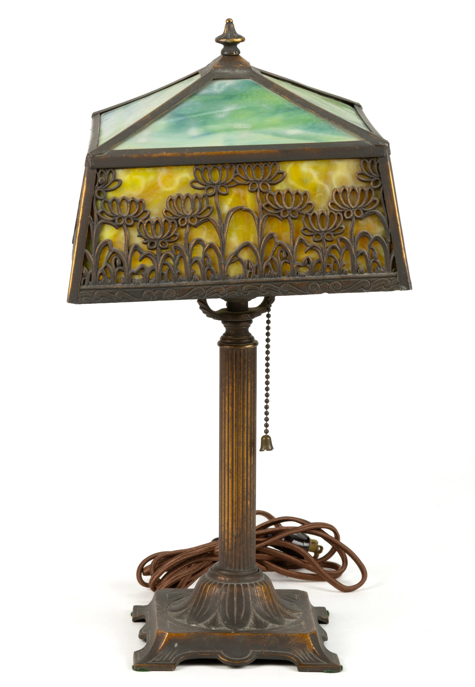 AMERICAN SLAG-GLASS ELECTRIC TABLE LAMP (1 of 4)
