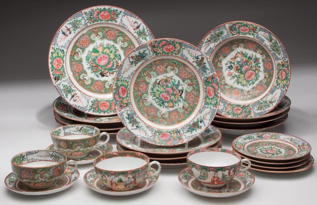CHINESE EXPORT PORCELAIN CANTON ROSE MEDALLION PARTIAL: CHINESE EXPORT PORCELAIN CANTON ROSE MEDALLION PARTIAL DINNER SERVICE, comprising four dinner plates, four rimmed soup plates, four dessert plates, four bread-and-butter plates; and four cups with sau