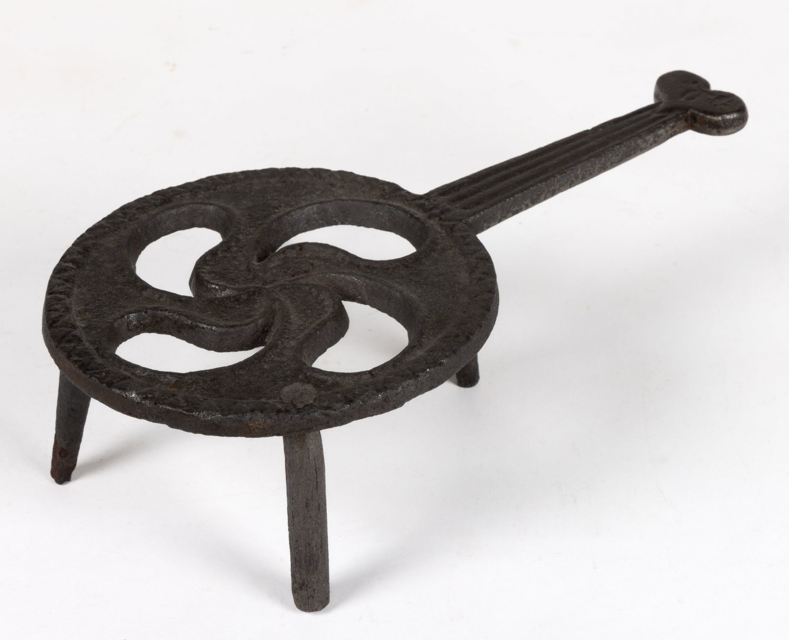 VALLEY OF VIRGINIA CAST-IRON TRIVET (1 of 3)