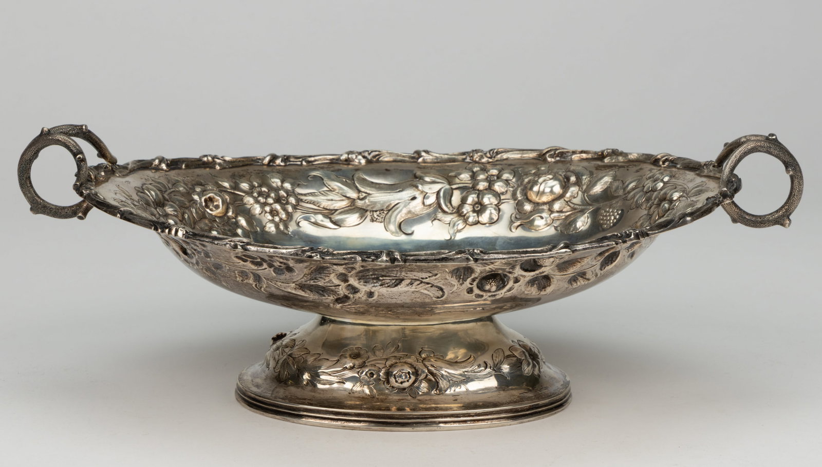LINCOLN & FOSS, BOSTON, MASSACHUSETTS REPOUSSE COIN SILVER CENTERPIECE BOWL (1 of 3)