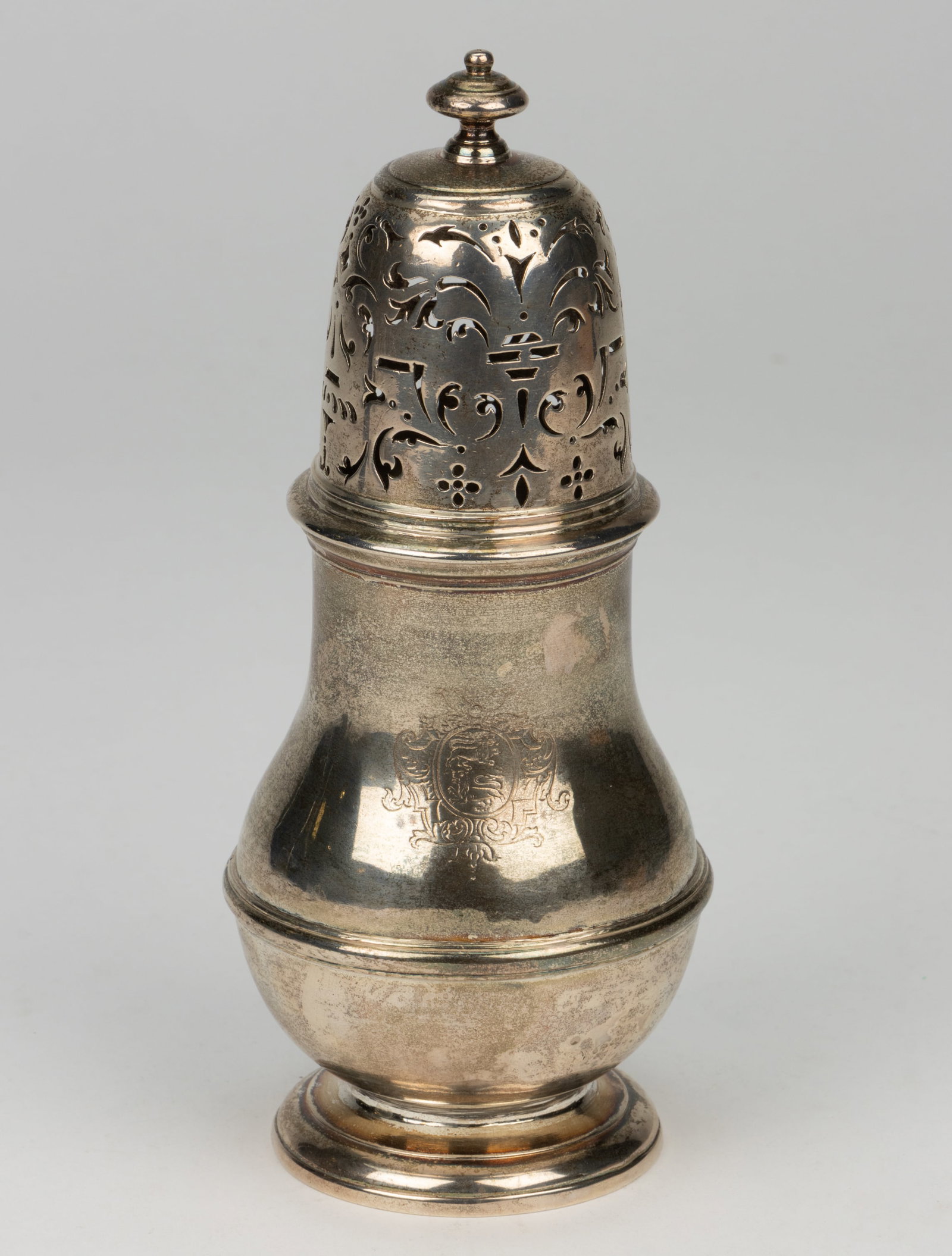 JOHN MARTIN STOCKAR, ENGLISH QUEEN ANNE / GEORGE I BRITANNIA STANDARD SILVER MUFFINEER (1 of 2)