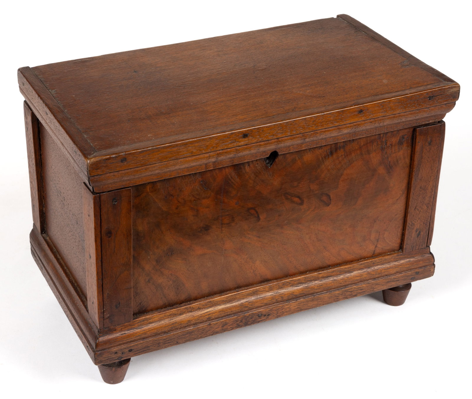FINE MID-ATLANTIC FIGURED WALNUT MINIATURE BLANKET CHEST (1 of 7)