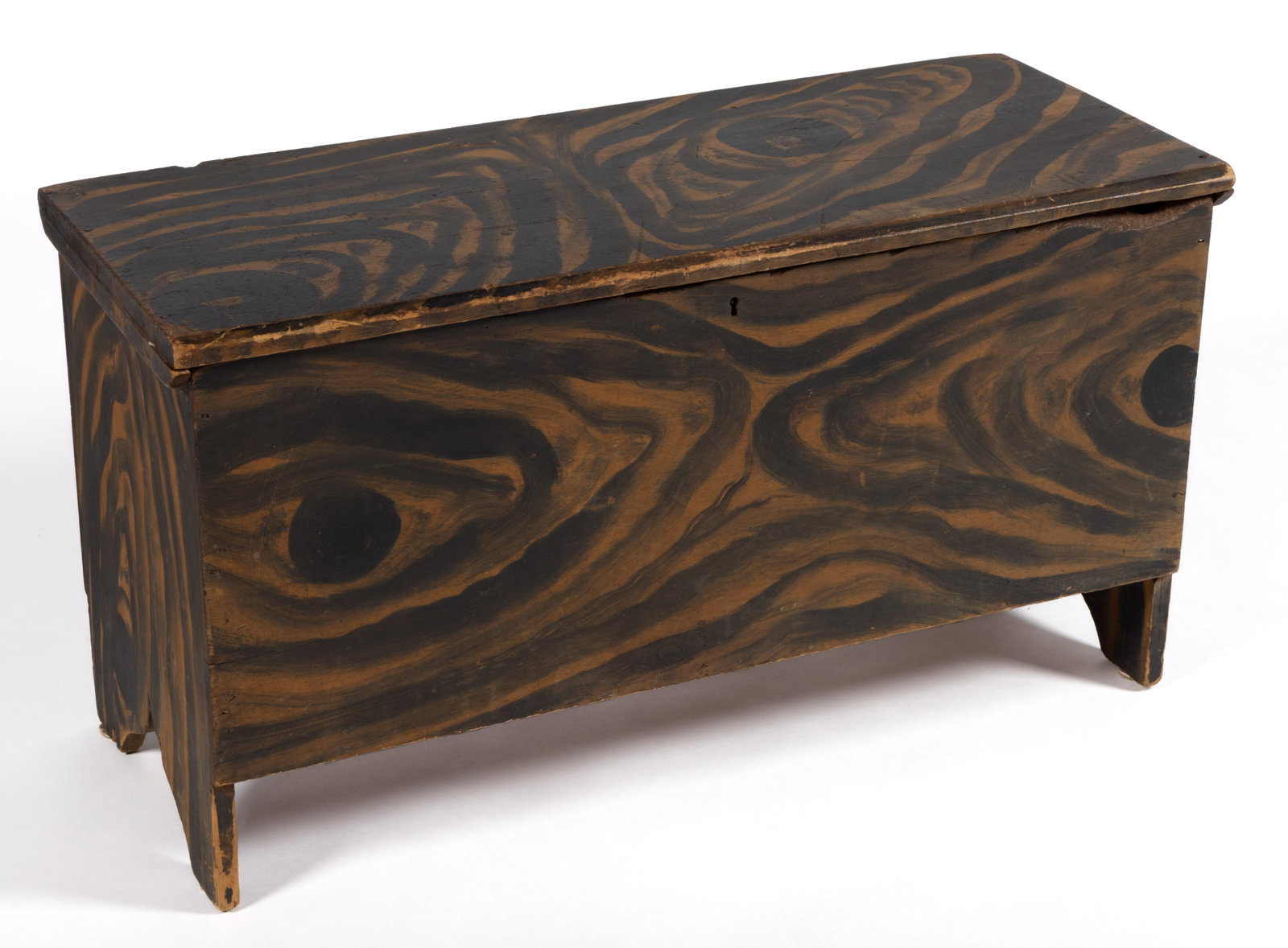 NEW ENGLAND PAINT-DECORATED PINE CHILD'S BLANKET CHEST (1 of 7)