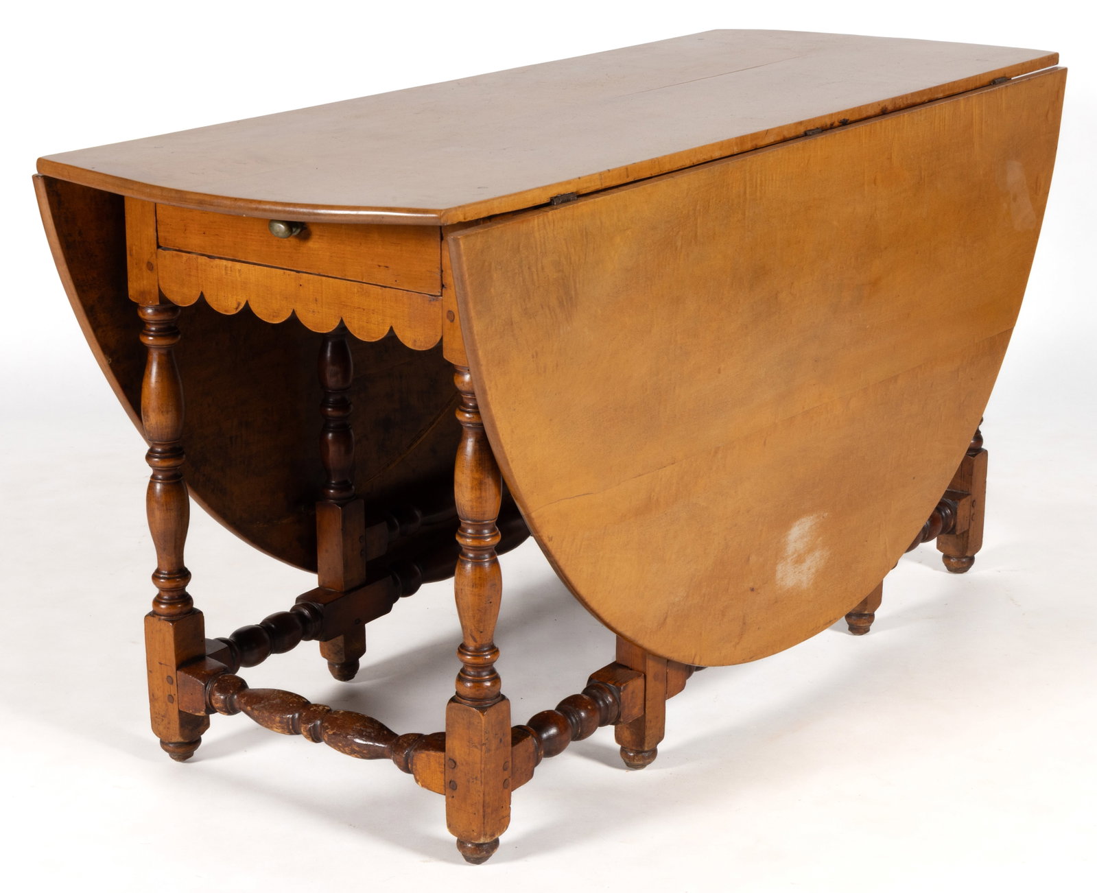 AMERICAN, PROBABLY NEW ENGLAND, MAPLE GATE-LEG FALL-LEAF DINING TABLE (1 of 6)
