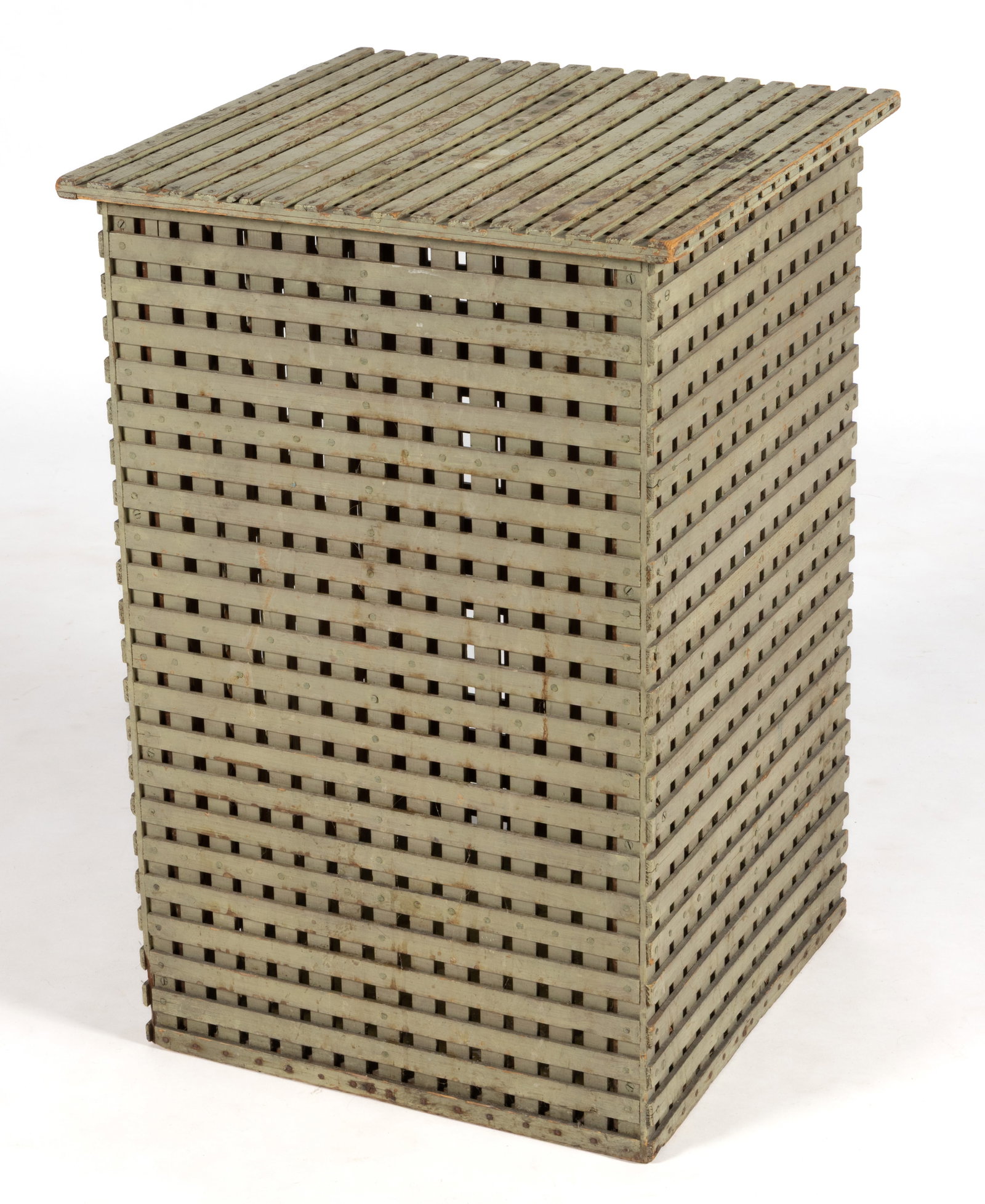 AMERICAN PAINTED PINE LATTICE / SLAT-TYPE CRATE / CONTAINER: AMERICAN PAINTED PINE WOODEN LATTICE / SLAT-TYPE CRATE / CONTAINER, square form with each side and the removable cover having a lattice/slat pattern with open holes, solid wood base, nail