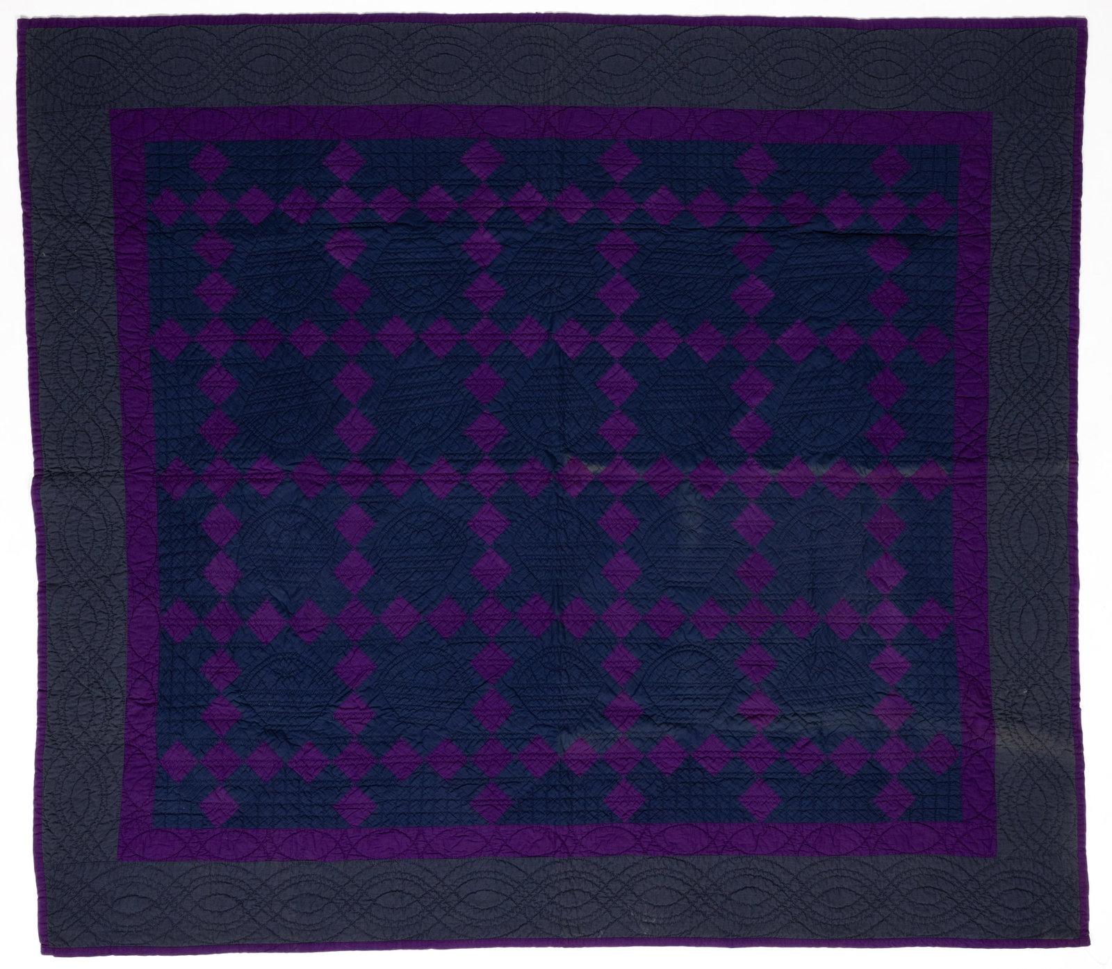 AMERICAN AMISH "NINE PATCH" PIECED QUILT (1 of 4)