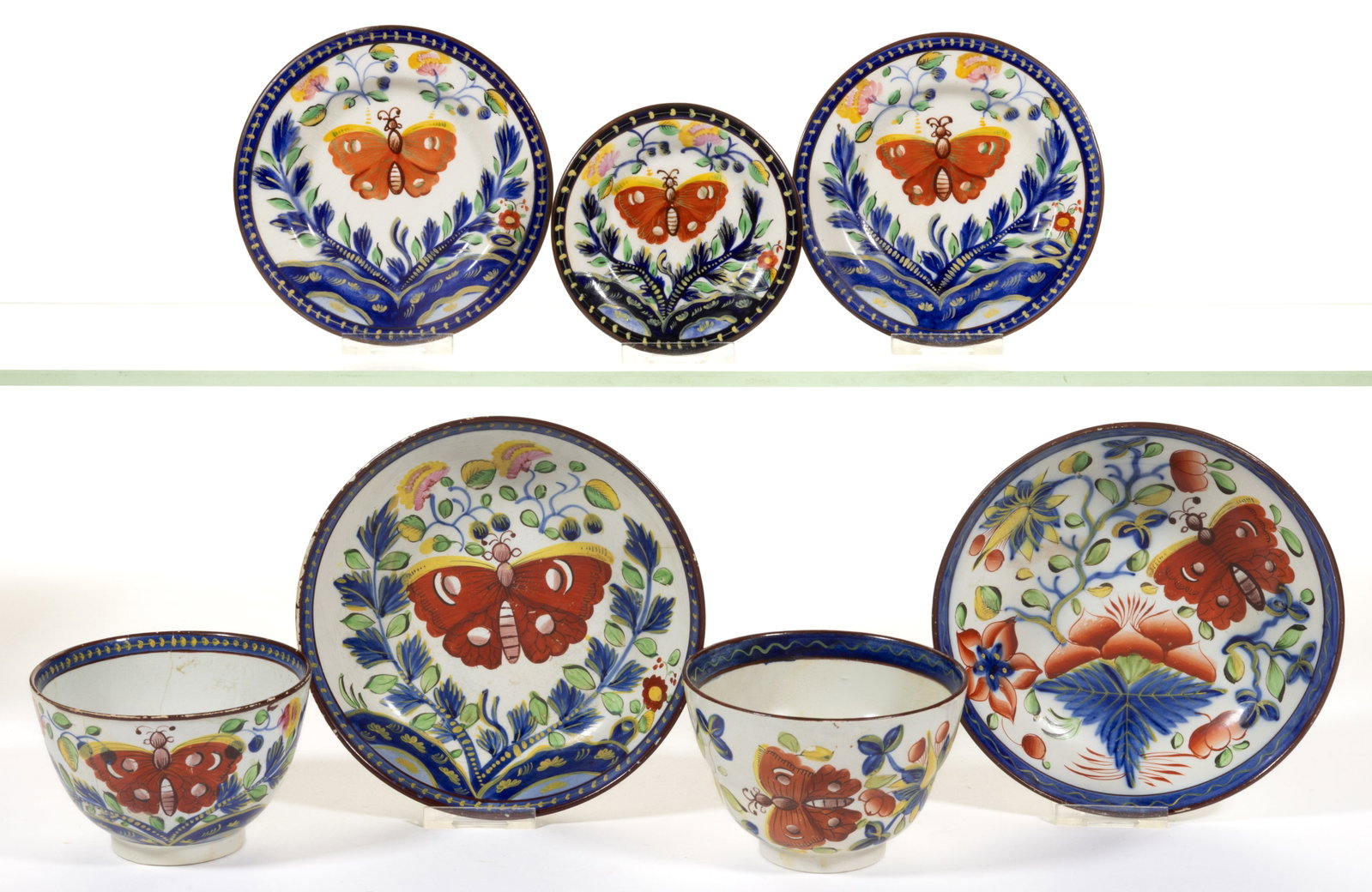 AMERICAN AND ENGLISH GAUDY DUTCH BUTTERFLY MOTIF CERAMIC ARTICLES, LOT OF FIVE: AMERICAN AND ENGLISH GAUDY DUTCH BUTTERFLY MOTIF CERAMIC ARTICLES, LOT OF FIVE, comprising two pearlware cup and saucer sets including one example featuring central Butterfly design and one examp