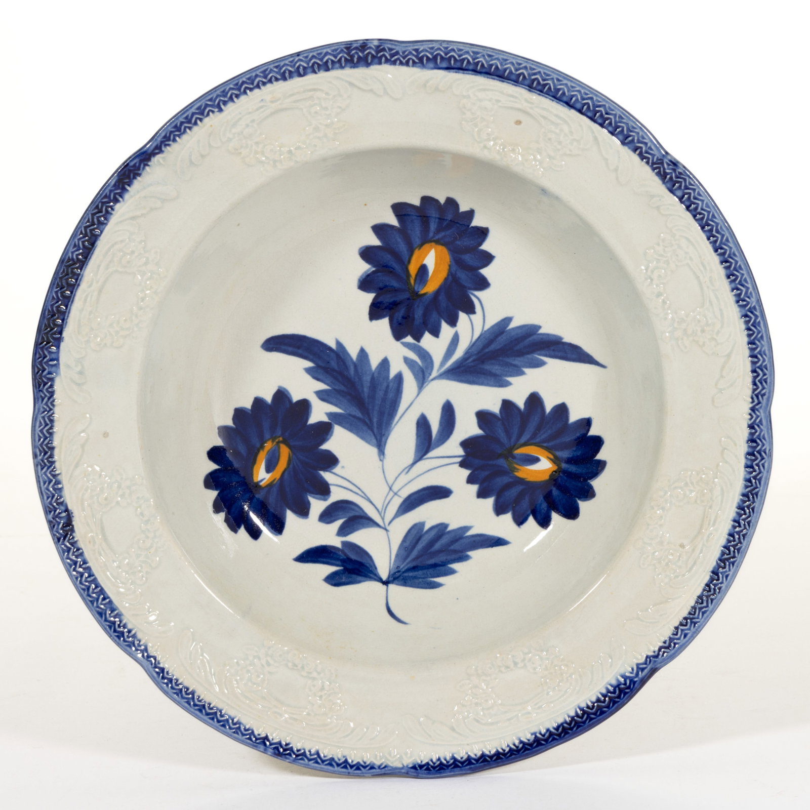 BRITISH PEARLWARE EMBOSSED EDGE HAND-PAINTED FLORAL MOTIF CERAMIC SOUP PLATE (1 of 2)