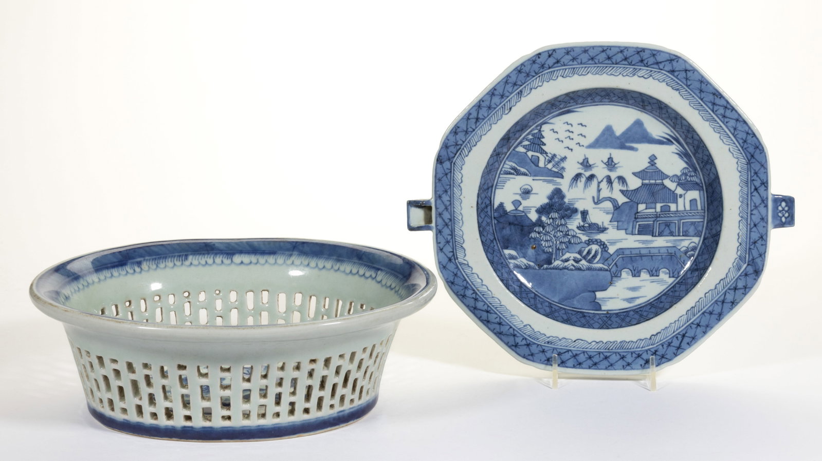 CHINESE EXPORT PORCELAIN BLUE AND WHITE CANTON TABLE ARTICLES, LOT OF TWO (1 of 2)