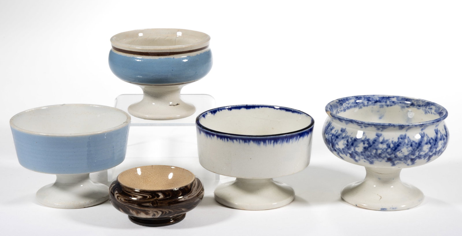 BRITISH HAND-PAINTED CERAMIC OPEN SALTS, LOT OF FIVE: BRITISH HAND-PAINTED CERAMIC OPEN SALTS, LOT OF FIVE, comprising one example with blue-sponged decoration, one example with blue shell edge design, two examples with blue band decoration includin