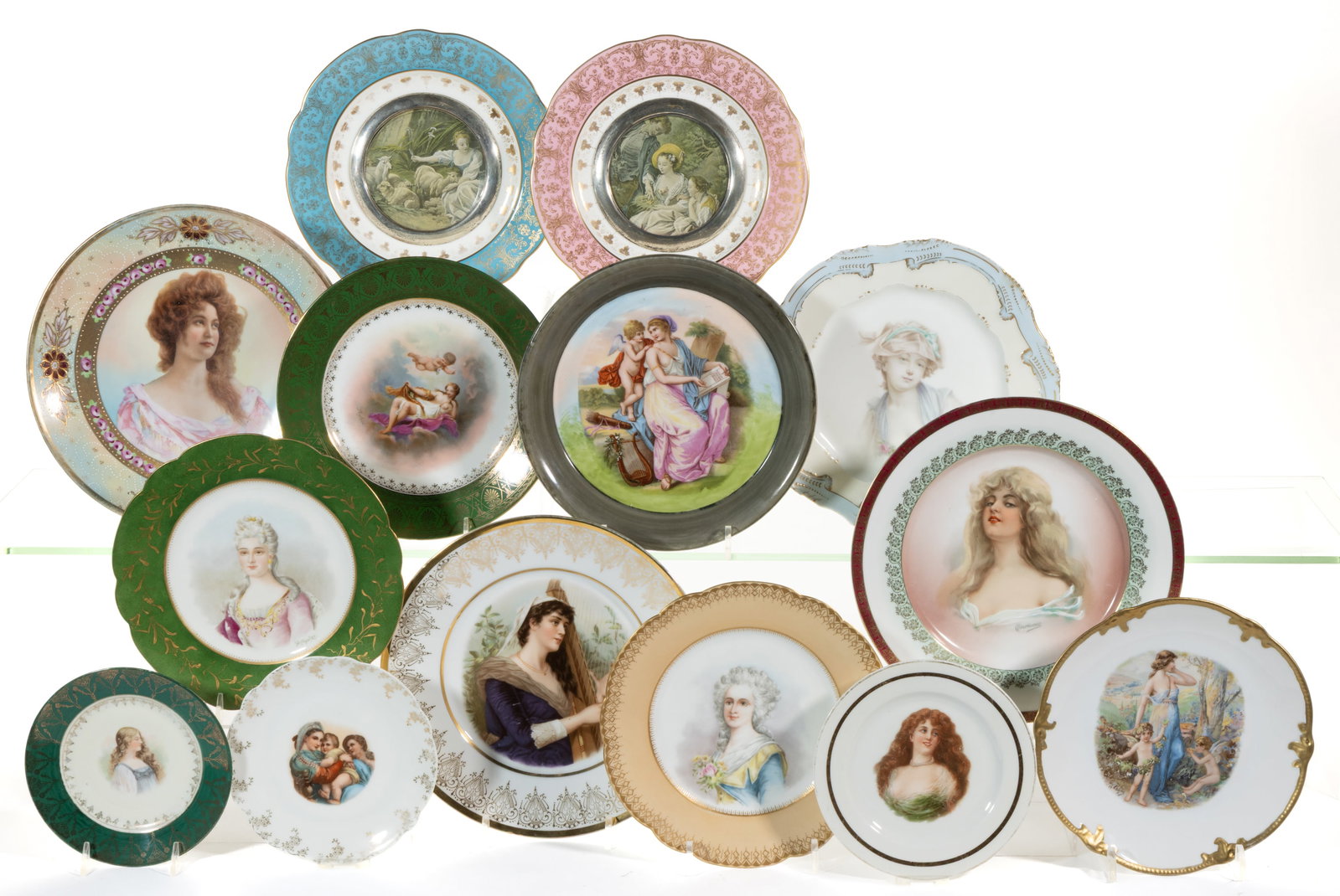 ASSORTED PORCELAIN PLAQUES AND PLATES, LOT OF 14: ASSORTED PORCELAIN PLAQUES AND PLATES, LOT OF 14, including two Wedgwood plate-form picture frames with gilt scroll decorations having central glass framed by silver metal and removable back, two