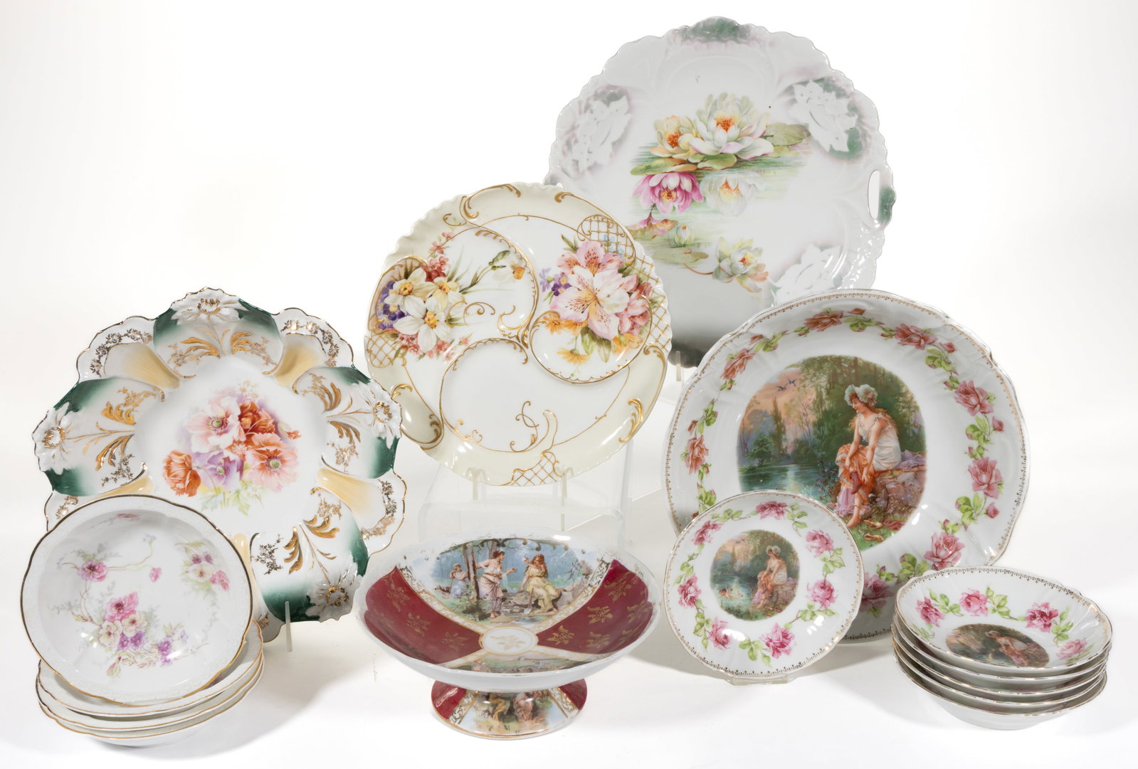 R.S. PRUSSIA AND OTHER CONTINENTAL PORCELAIN TABLE ARTICLES, LOT OF 15: R.S. PRUSSIA AND OTHER CONTINENTAL PORCELAIN TABLE ARTICLES, LOT OF 14, including a R.S. Prussia Mold 100 bowl with beautiful poppy transfer, a footed compote having alternating panels with 