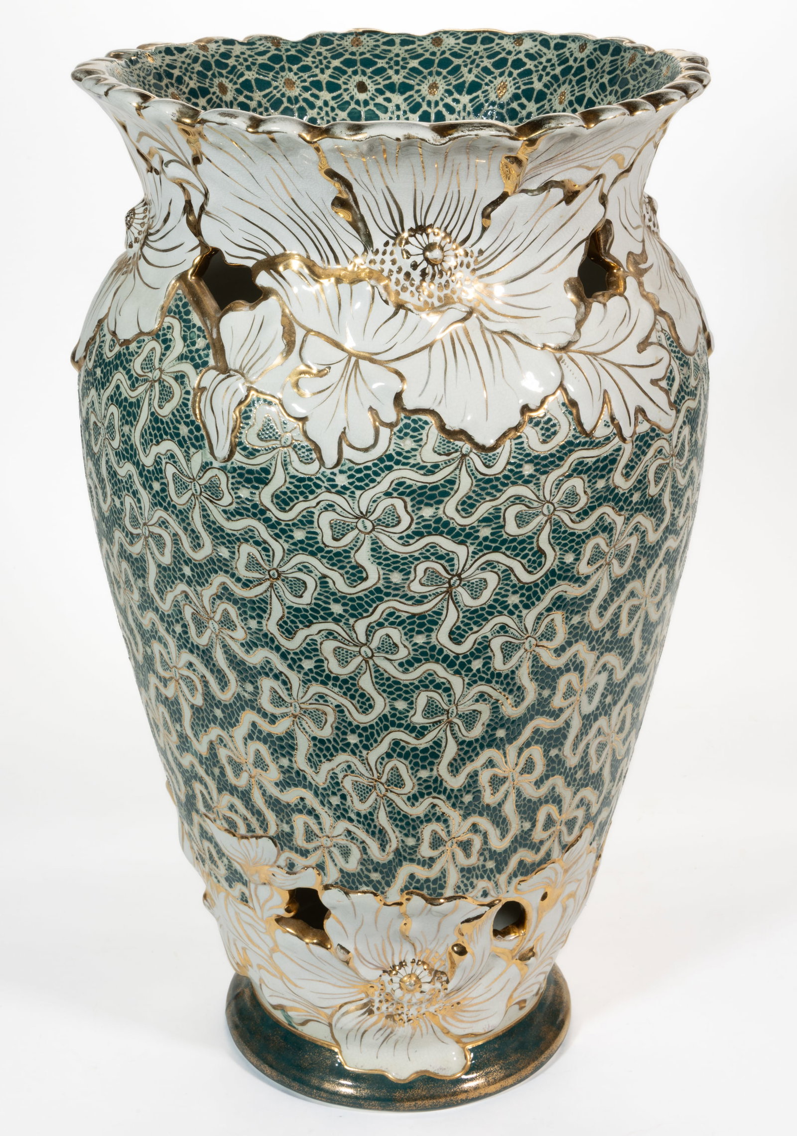 AMERICAN WHEELING POTTERY COMPANY CERAMIC UMBRELLA STAND: AMERICAN WHEELING POTTERY COMPANY CERAMIC UMBRELLA STAND, baluster form with four pierced holes to top and above base, featuring bold gilt-decorated flower border decorations and ribbon designs inters