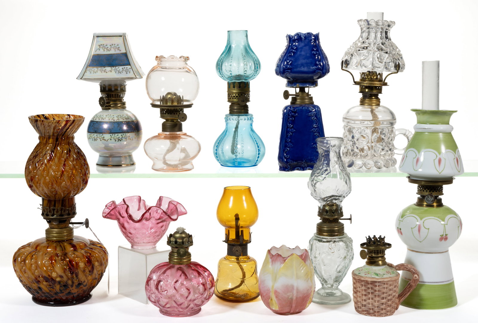 ASSORTED PATTERNED MINIATURE LAMPS, UNCOUNTED LOT: ASSORTED PATTERNED MINIATURE LAMPS, UNCOUNTED LOT, various colors, patterns include a blue Smith I, fig. 179; a brown spatter glass Swirled Beads and Ribs/Smith I, fig. 369 example; an opaque whi