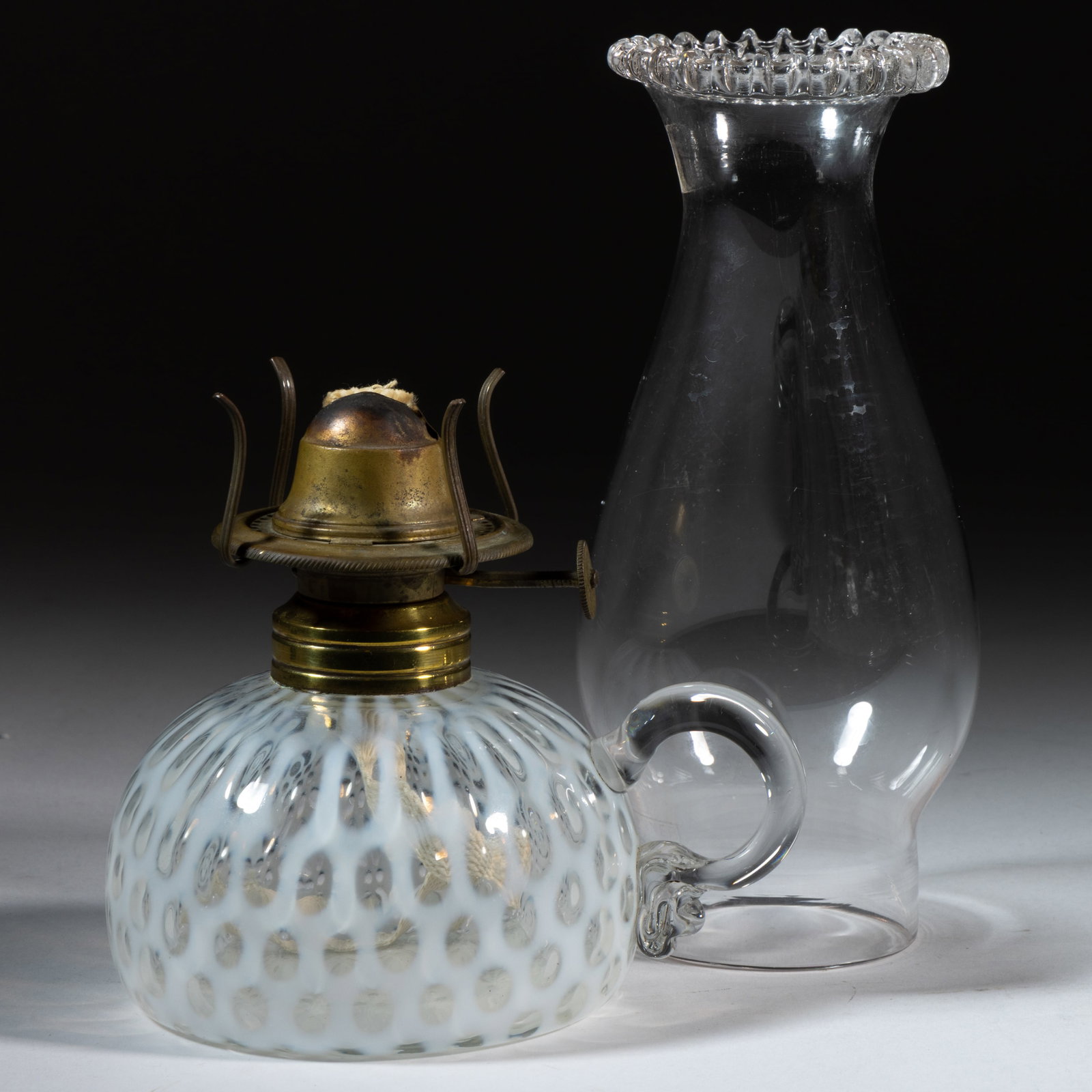 HOBBS NO. 326 WINDOWS / COIN DOT KEROSENE FINGER LAMP (1 of 1)