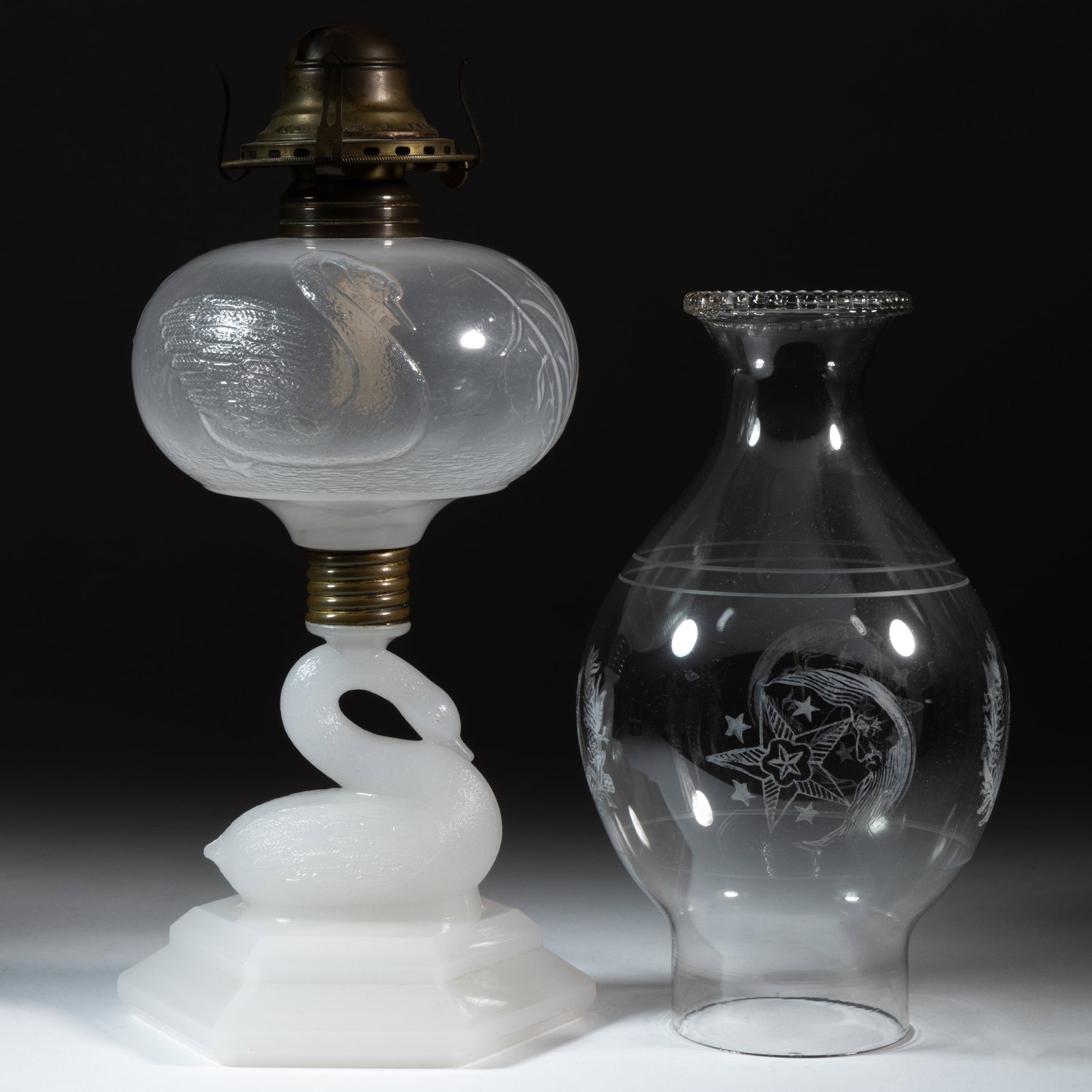 ATTERBURY SWAN FIGURAL-STEM KEROSENE STAND LAMP (1 of 1)