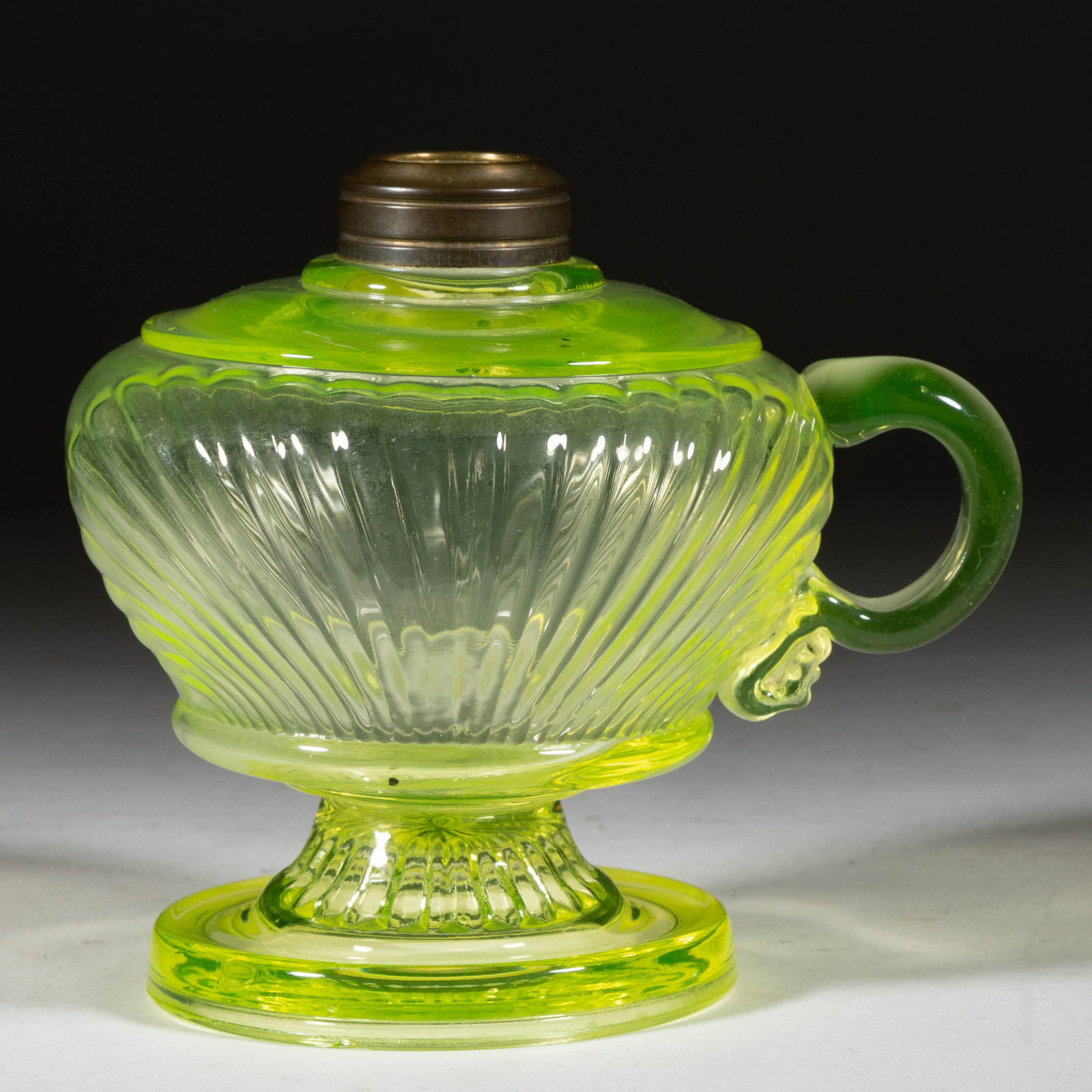 CENTRAL NO. 811 / SHELL KEROSENE FOOTED FINGER LAMP (1 of 1)