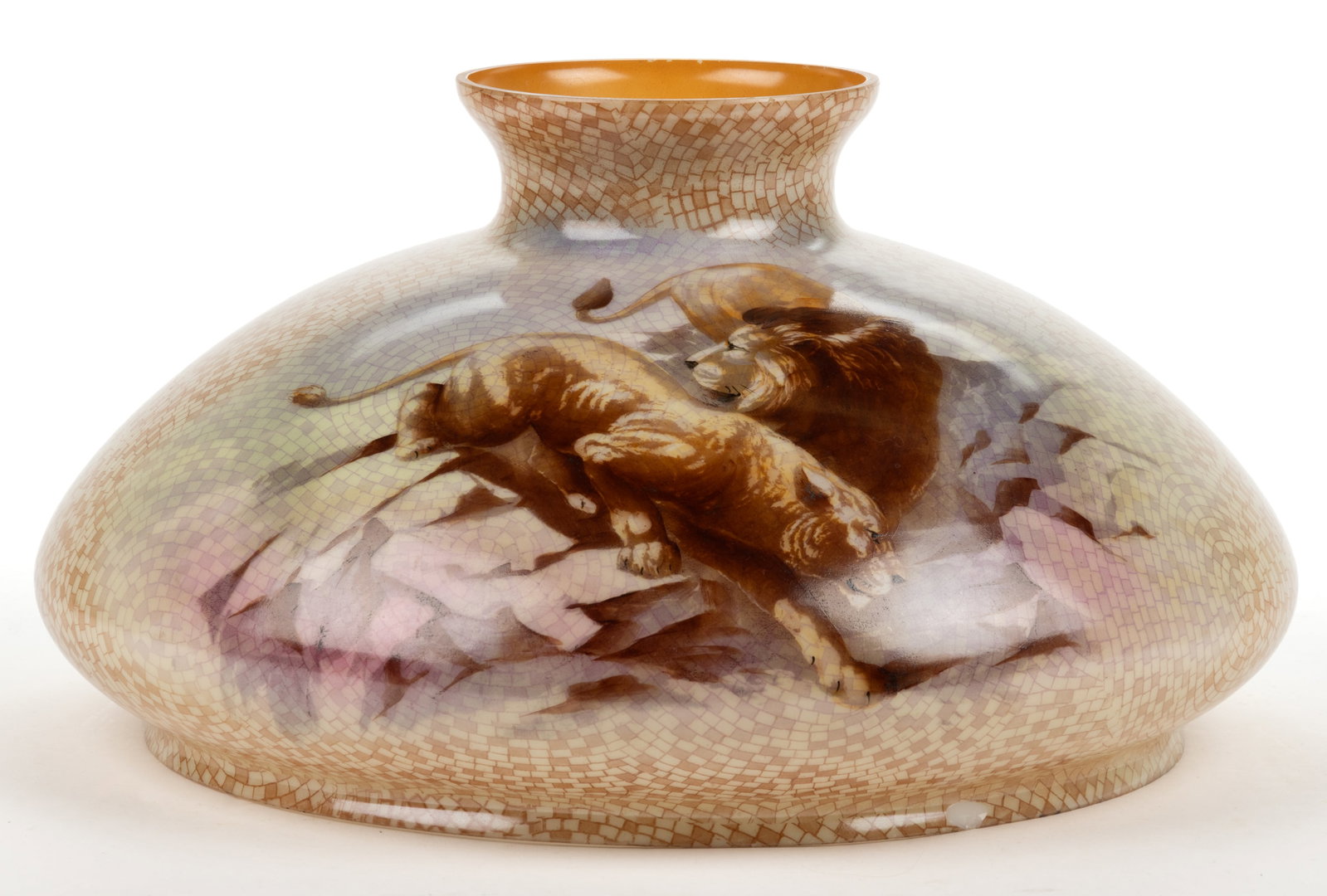 PITTSBURGH ATTRIBUTED LION AND MOSAIC / BYZANTINE DECORATED KEROSENE PARLOR / TABLE LAMP SHADE (1 of 1)