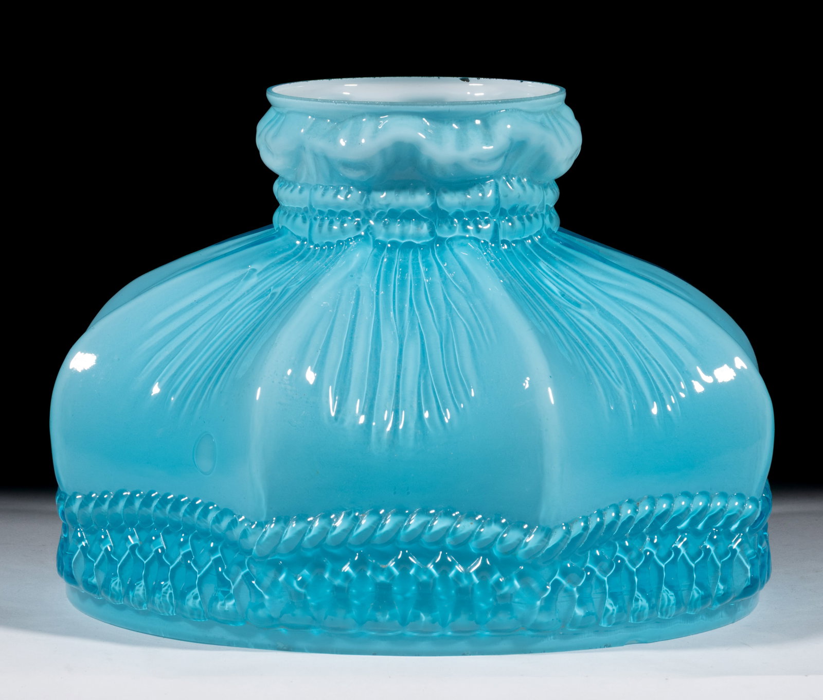 CONSOLIDATED GEM CASED GLASS KEROSENE TABLE LAMP SHADE (1 of 1)