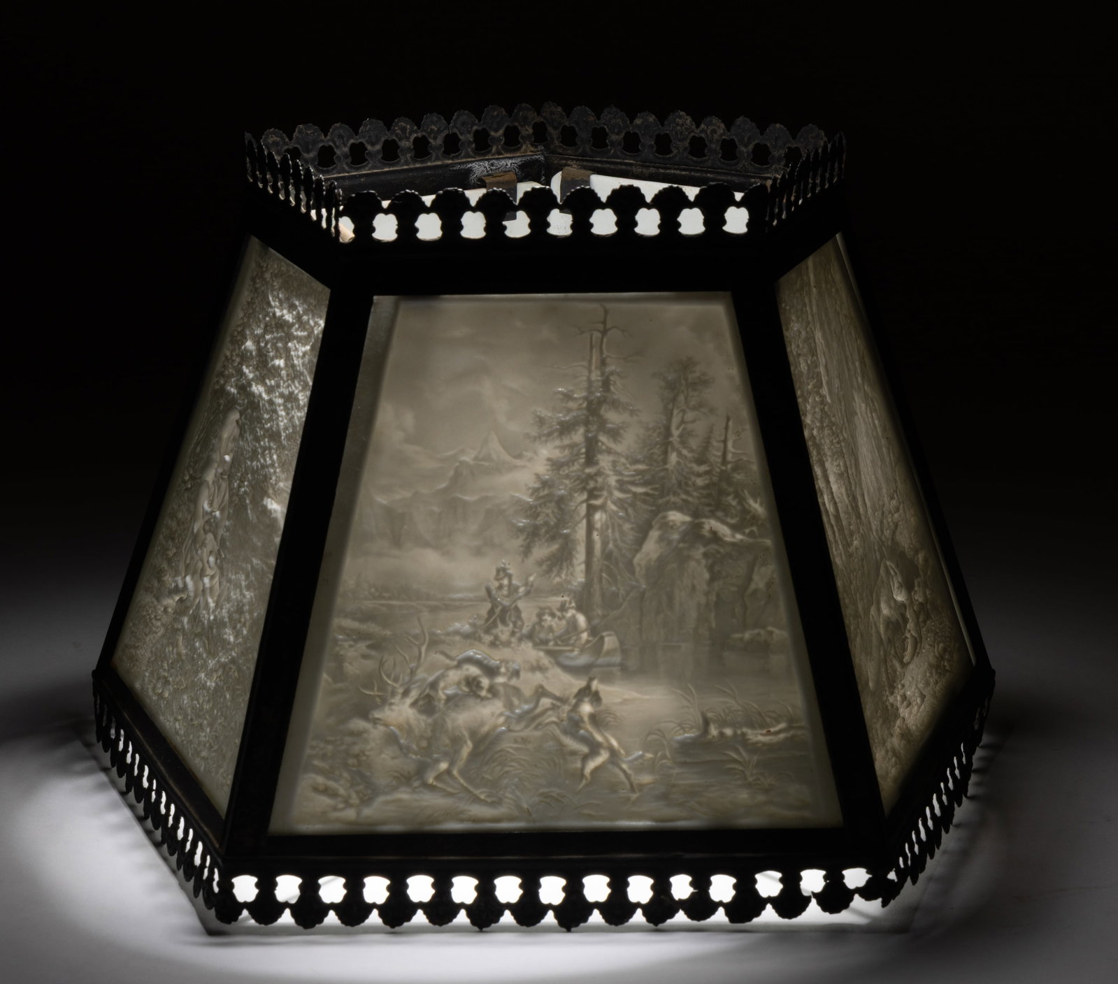 GERMAN PORCELAIN LITHOPHANE LAMP SHADE (1 of 4)