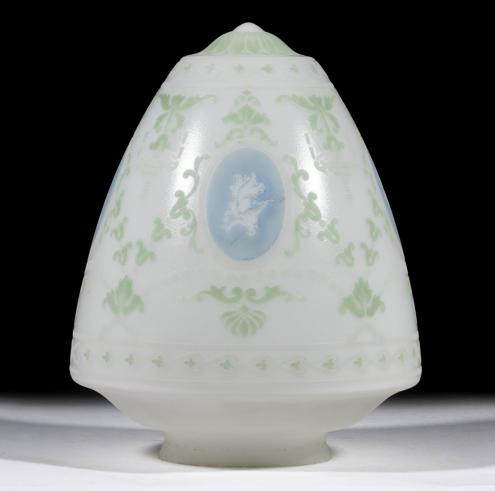 ART DECO CAMEO-TYPE GLASS HANGING / CEILING PENDANT LAMP SHADE (1 of 1)