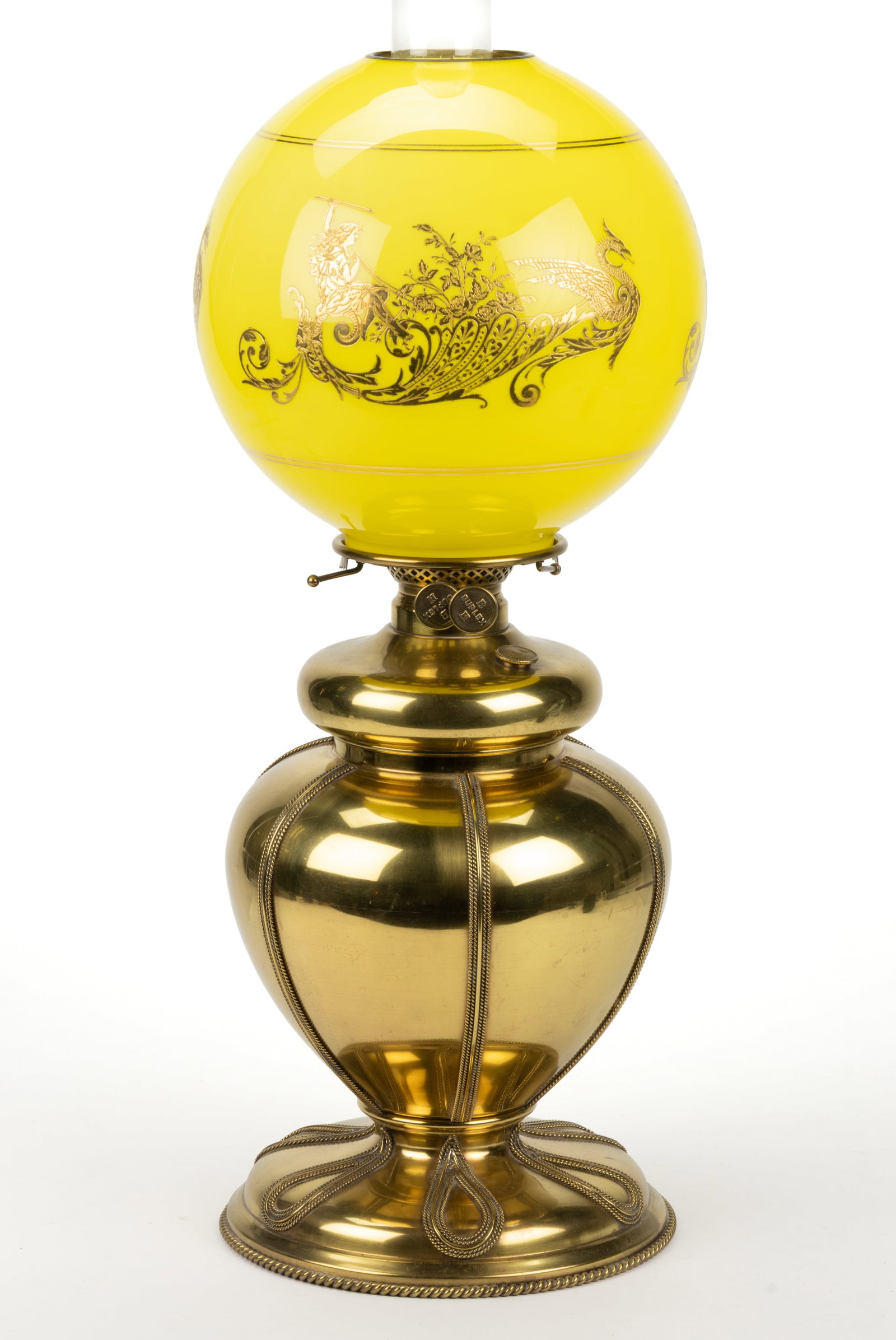 BRADLEY & HUBBARD KEROSENE GONE WITH THE WIND / PARLOR / TABLE LAMP WITH GRIFFIN DECORATED SHADE (1 of 3)