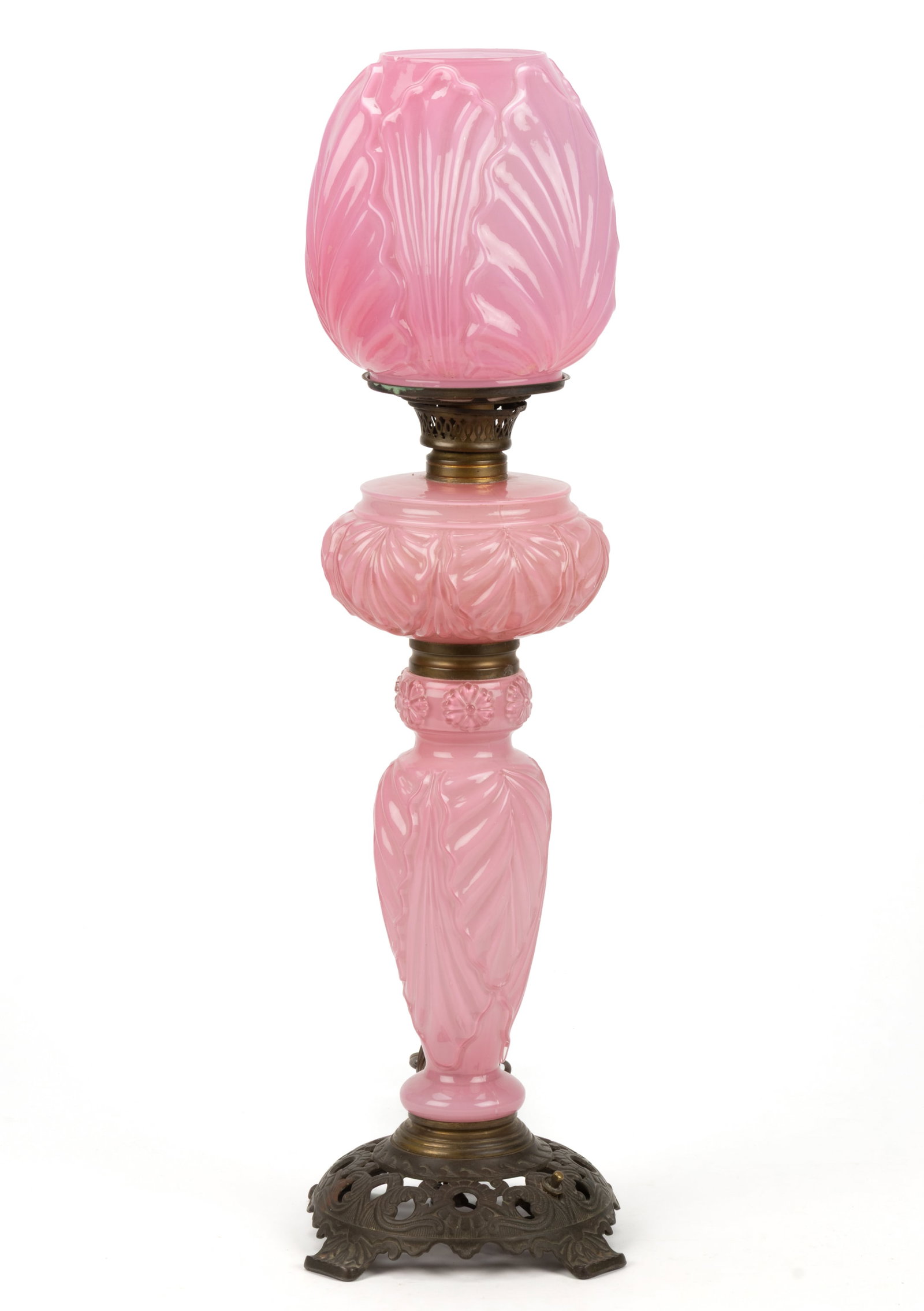 FOSTORIA ACANTHUS KEROSENE BANQUET TABLE LAMP (1 of 2)